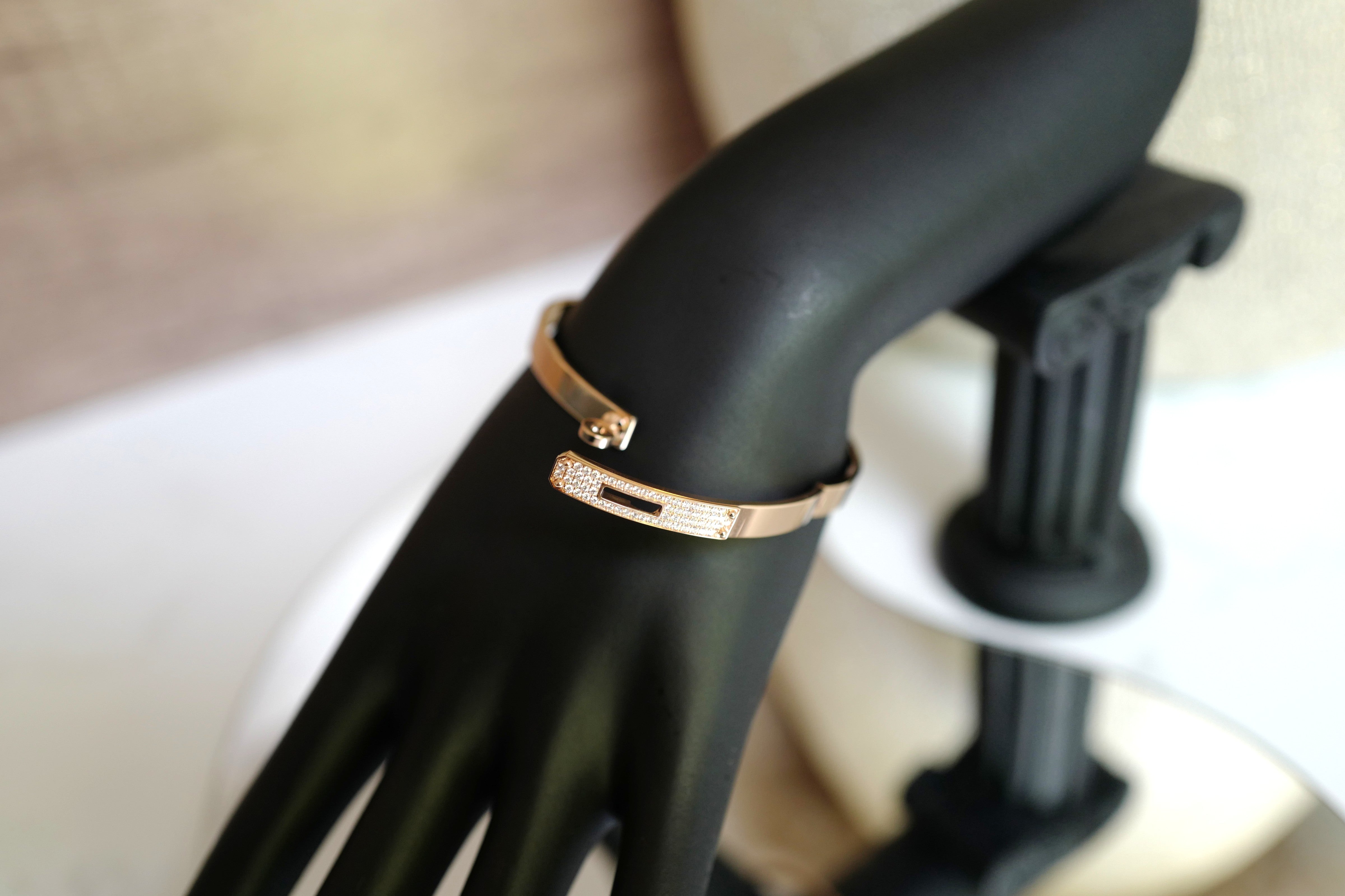 Brand New Hermès Kelly Bracelet With Diamonds in Rose Gold 18K, Small Model SH