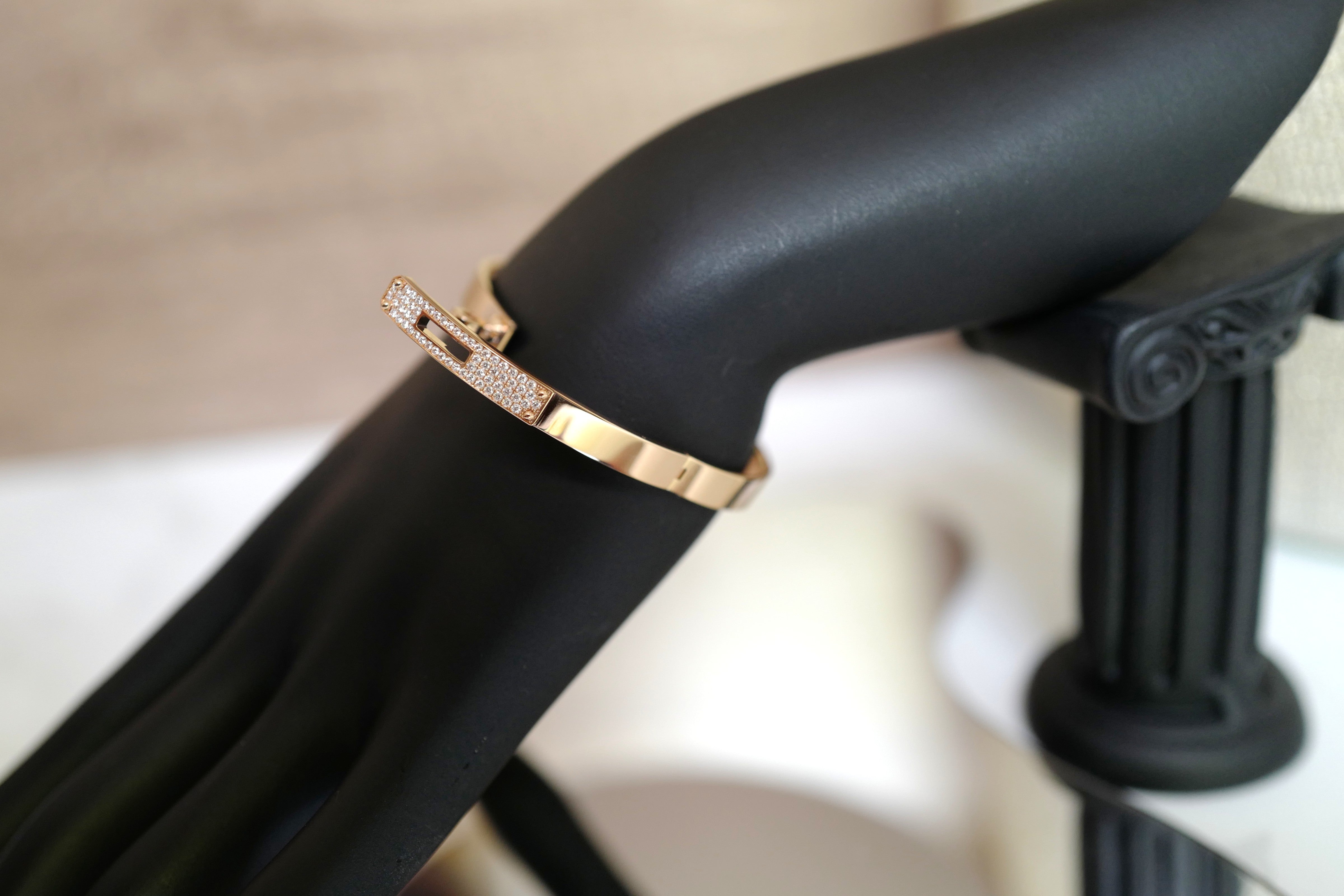 Brand New Hermès Kelly Bracelet With Diamonds in Rose Gold 18K, Small Model SH