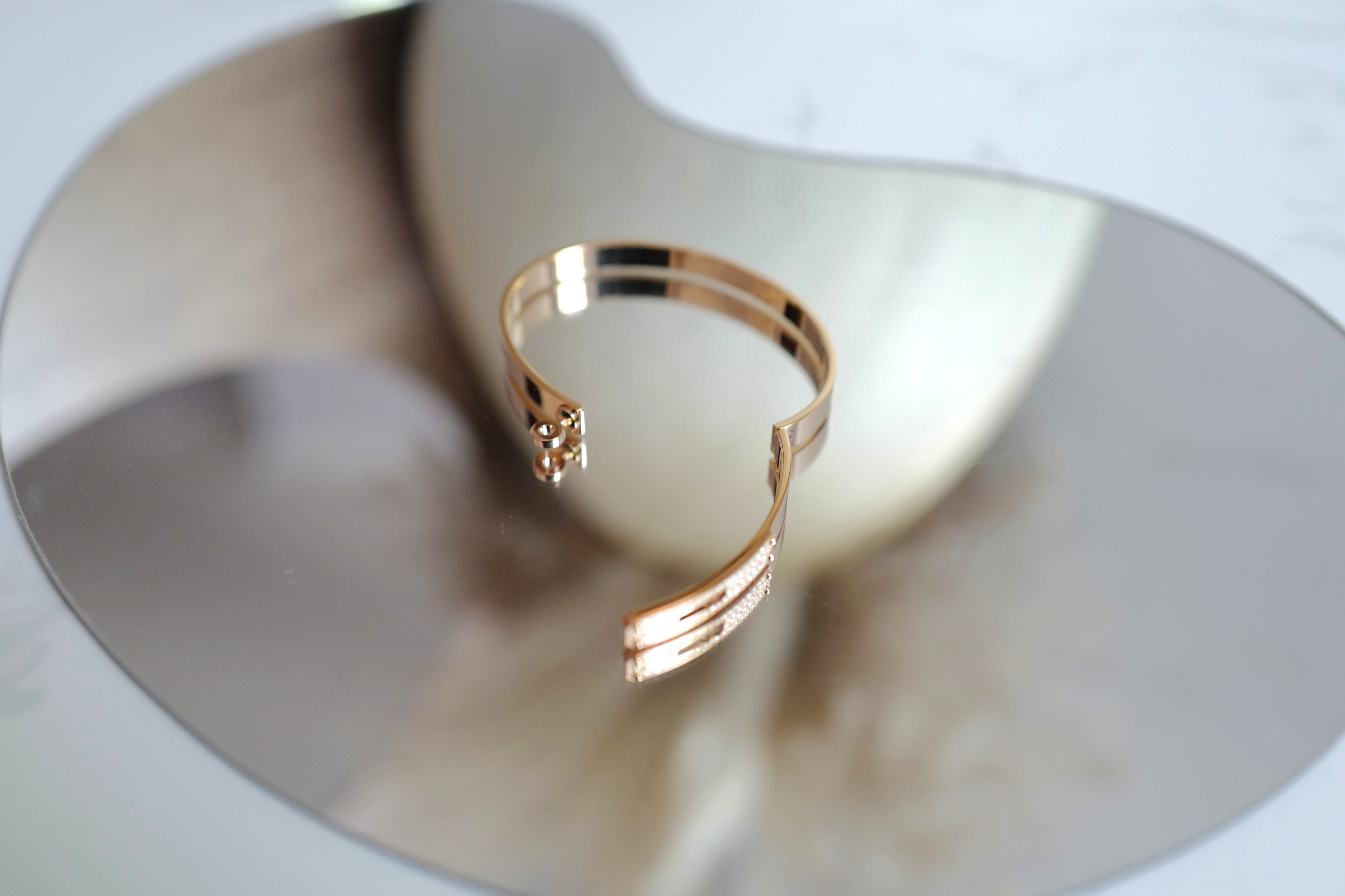 Brand New Hermès Kelly Bracelet With Diamonds in Rose Gold 18K, Small Model SH