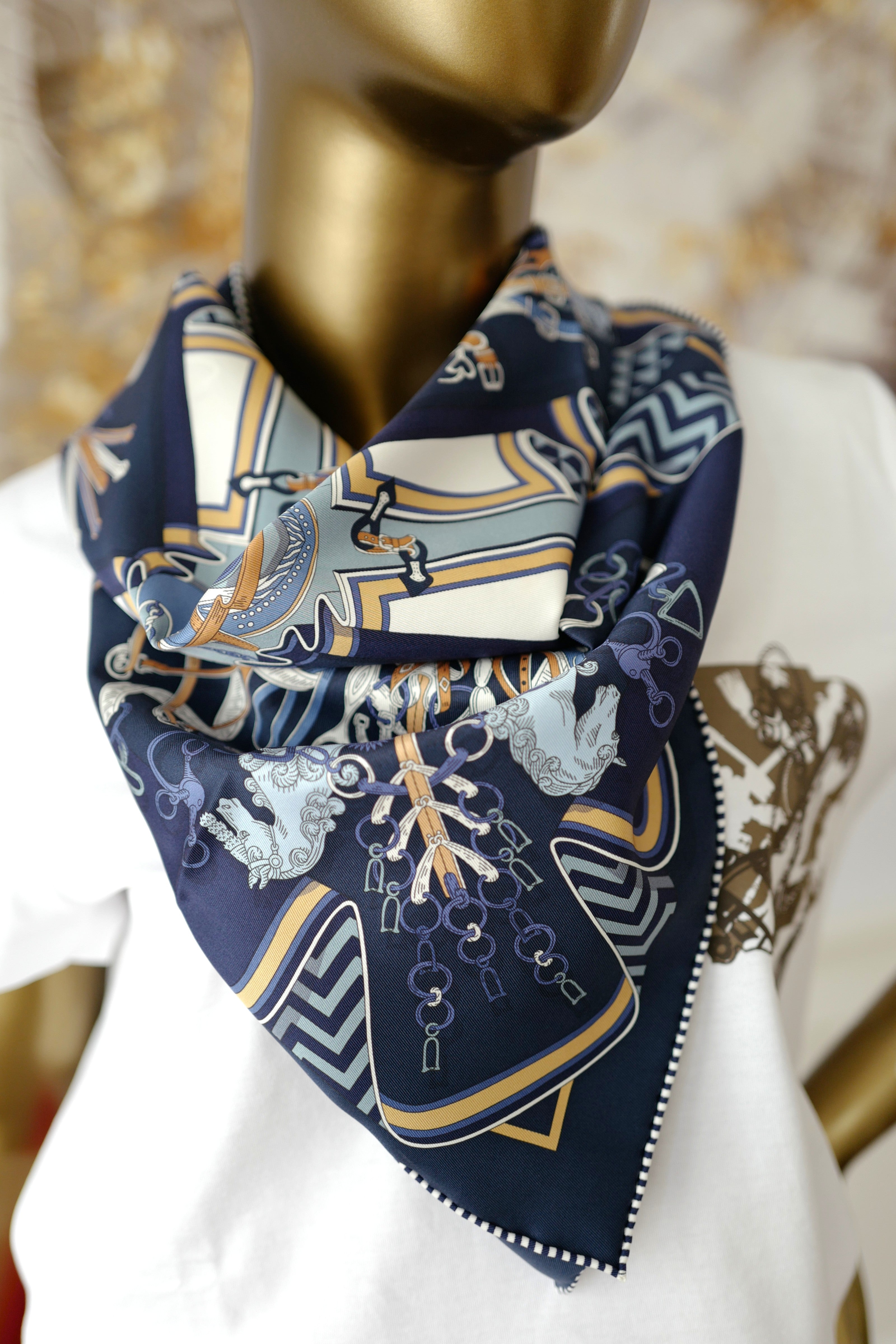BNIB HERMÈS Bouquets Sellier scarf 70 in Marine / Bleu Jeans / Blanc