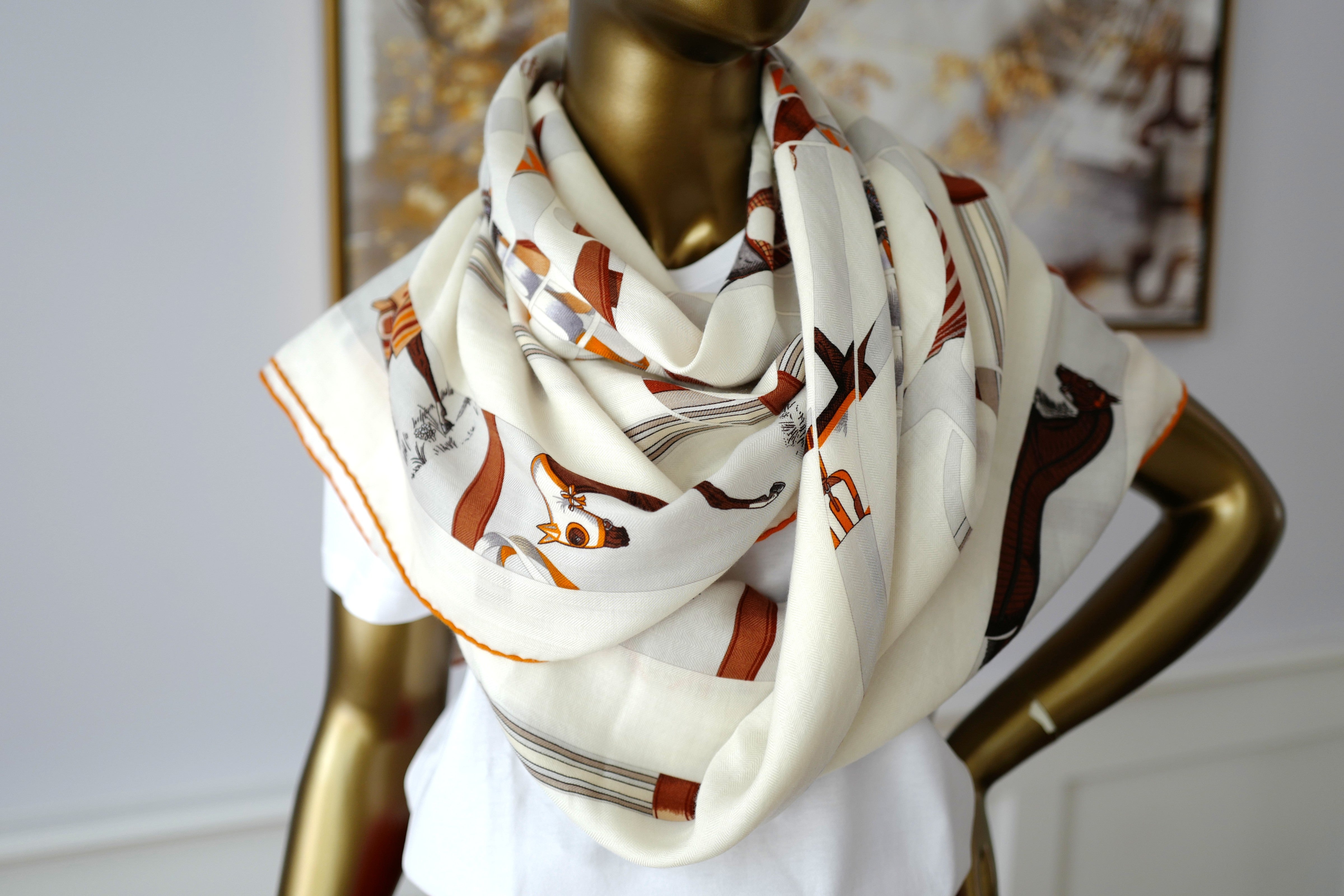 NEW Hermès Eperon d'Or et Tenues de Jour Shawl 140 in Blanc / Caramel / Orange
