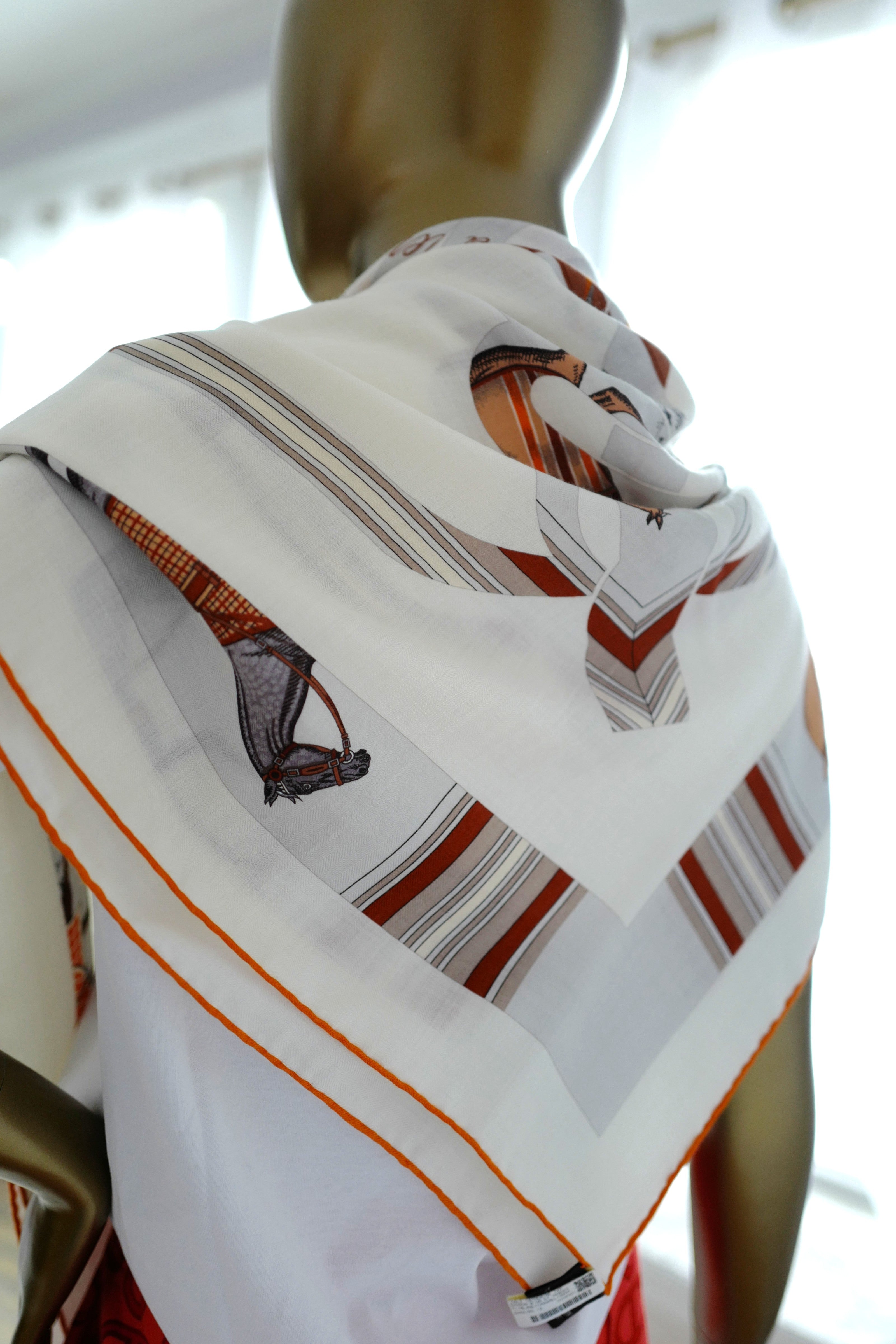 NEW Hermès Eperon d'Or et Tenues de Jour Shawl 140 in Blanc / Caramel / Orange