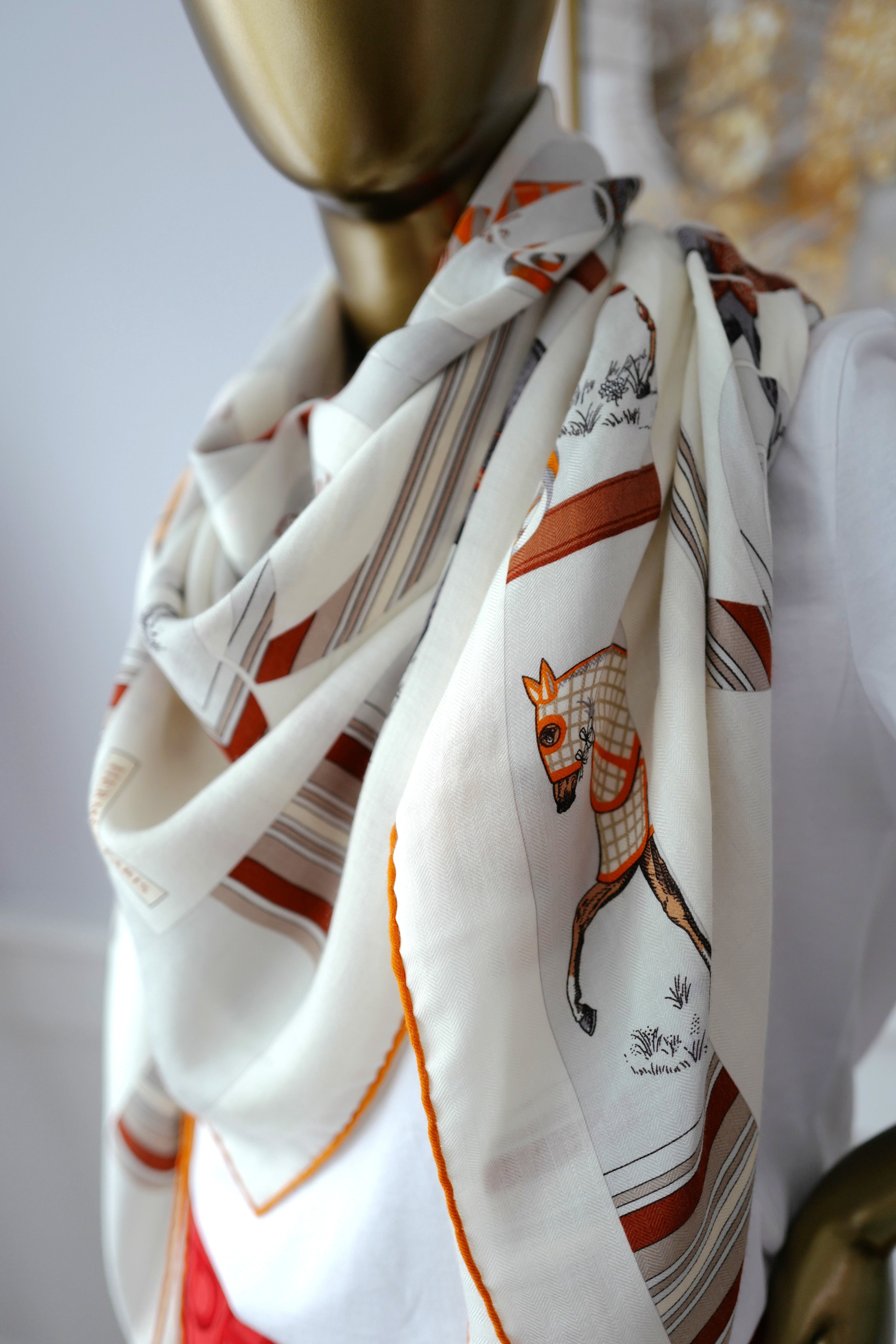 NEW Hermès Eperon d'Or et Tenues de Jour Shawl 140 in Blanc / Caramel / Orange
