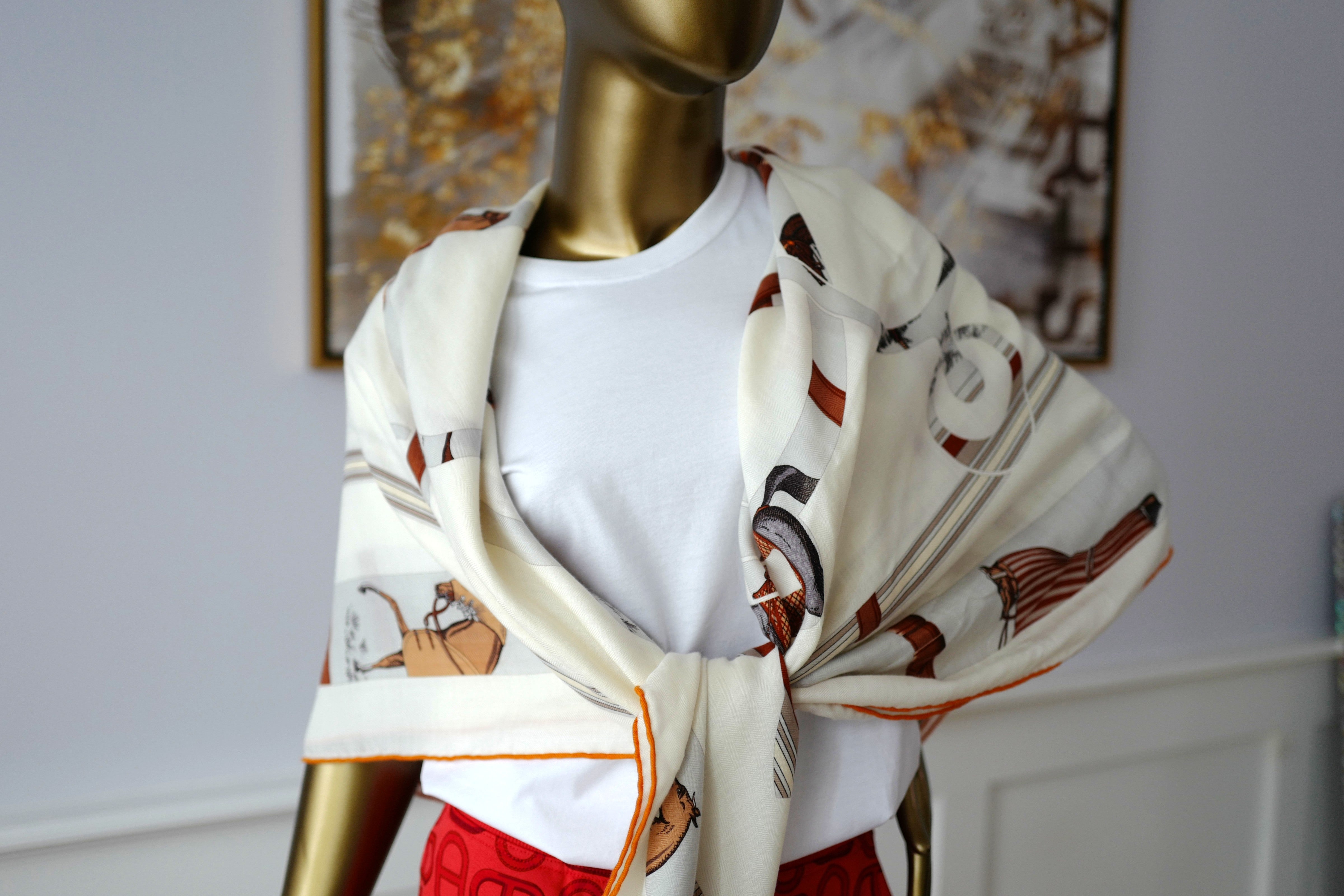 NEW Hermès Eperon d'Or et Tenues de Jour Shawl 140 in Blanc / Caramel / Orange