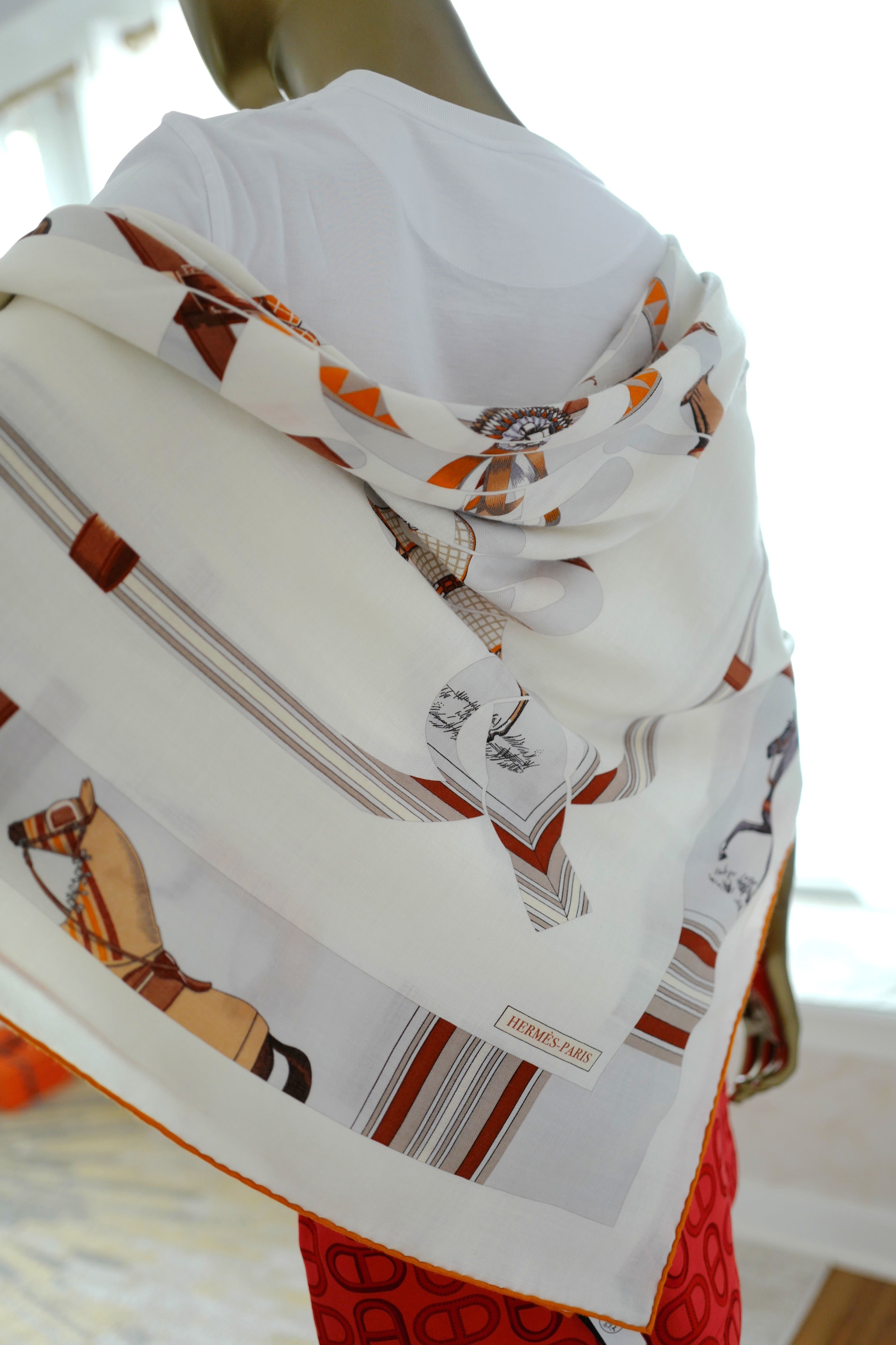 NEW Hermès Eperon d'Or et Tenues de Jour Shawl 140 in Blanc / Caramel / Orange
