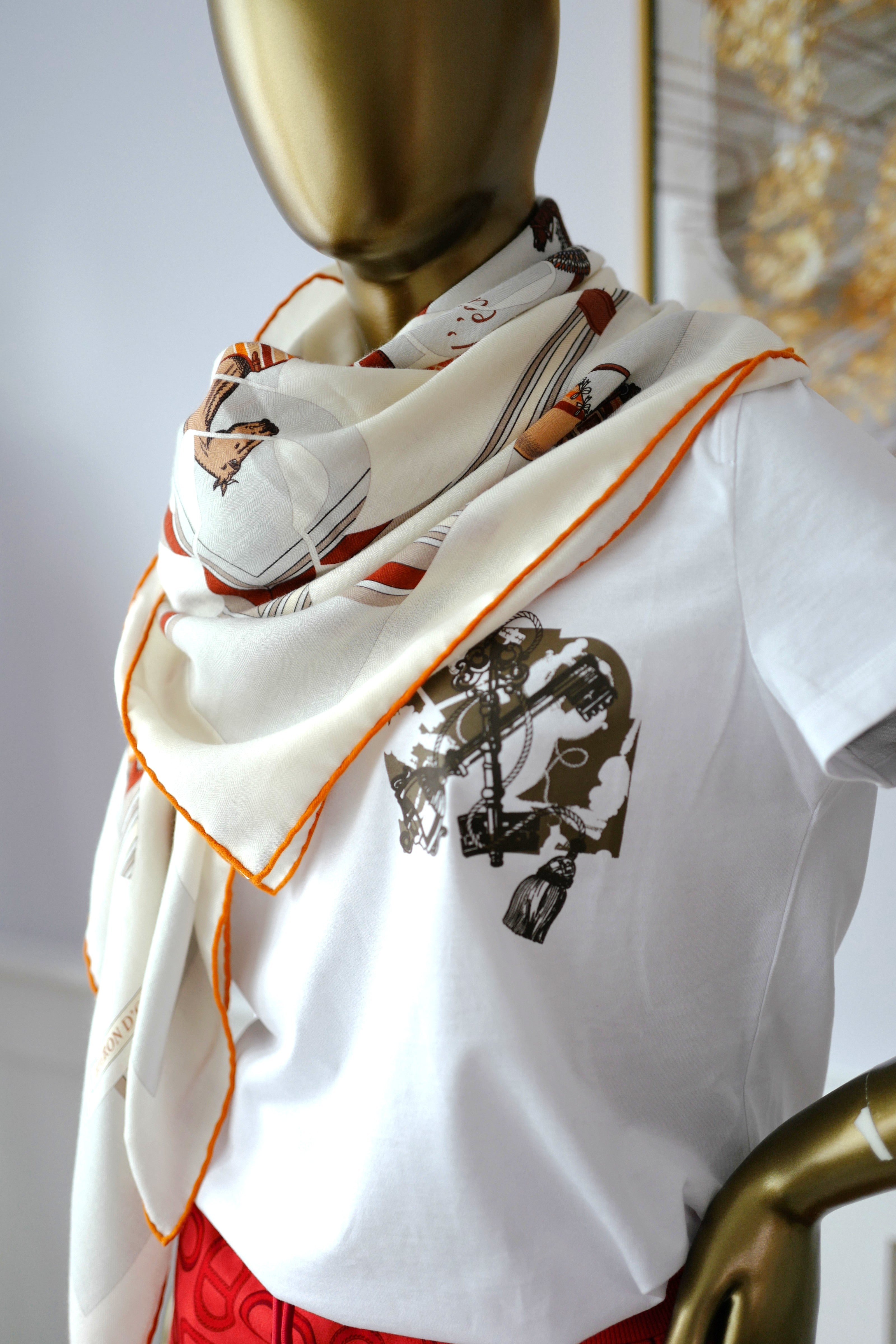 NEW Hermès Eperon d'Or et Tenues de Jour Shawl 140 in Blanc / Caramel / Orange