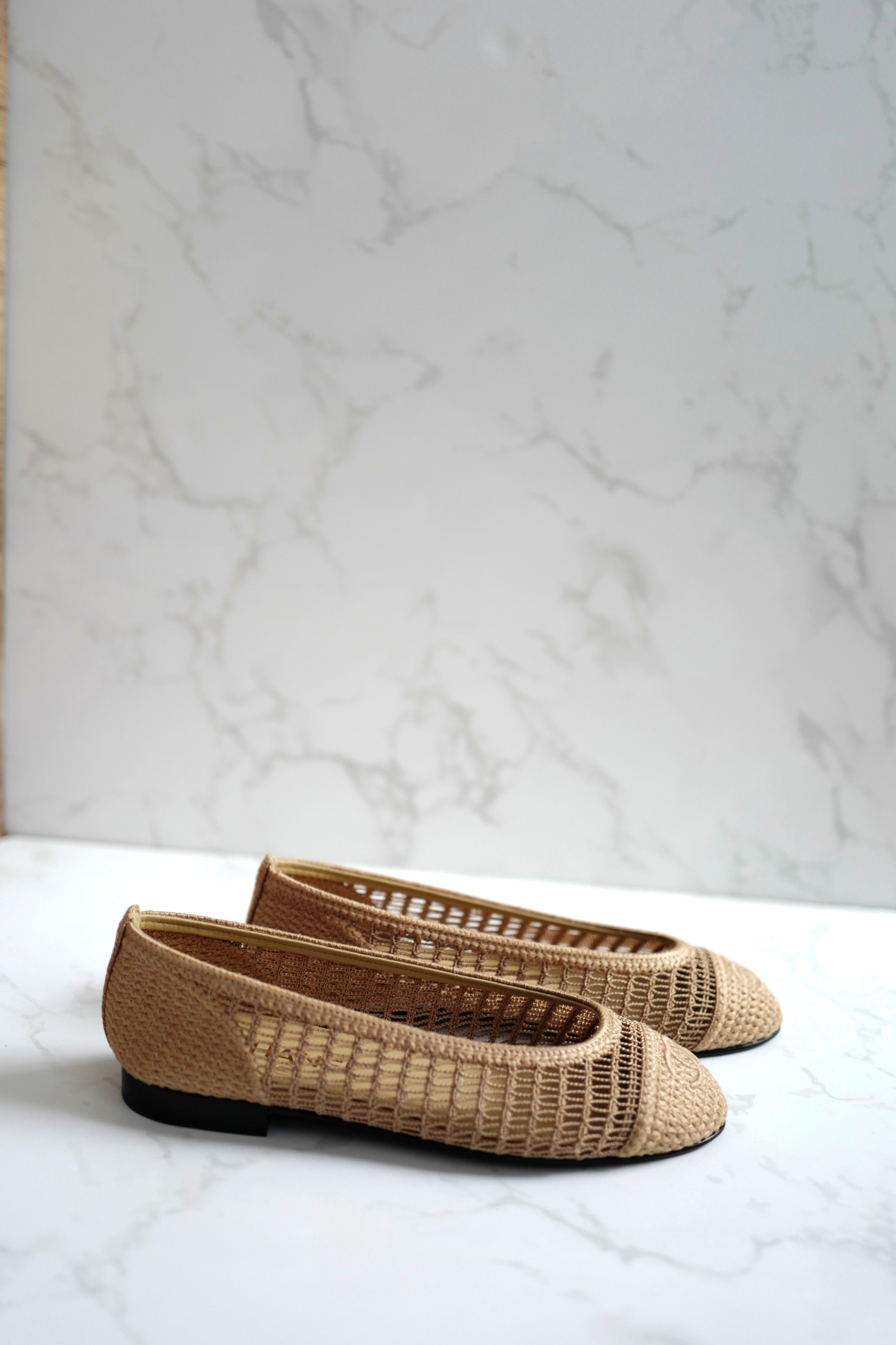 BNIB Chanel Spring-Summer 25P Raffia Ballet Flats Dark Beige/Beige Size 38
