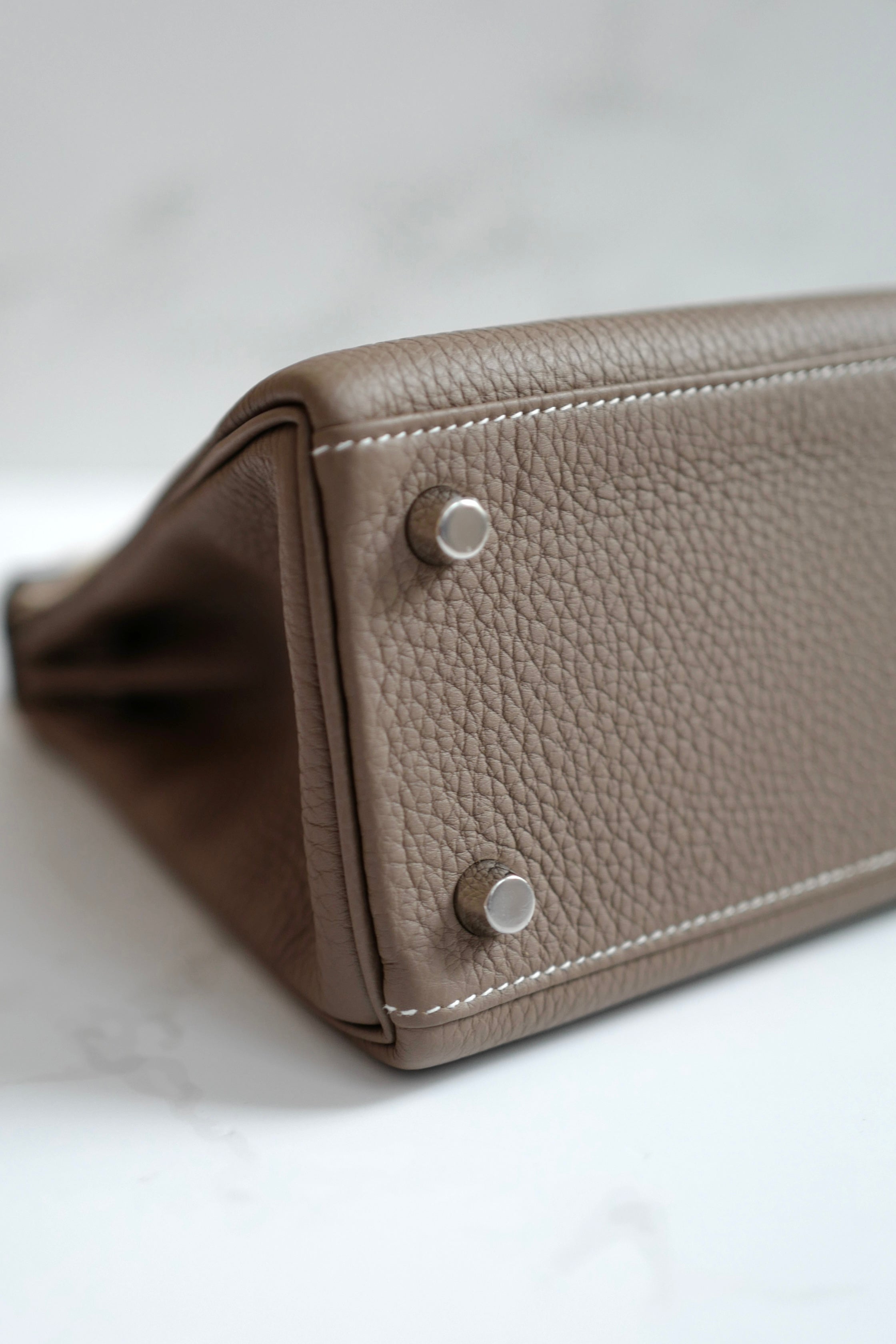 BNIB Hermes Kelly 25 Etoupe Togo Retourne Palladium HW Y 2020 NEW