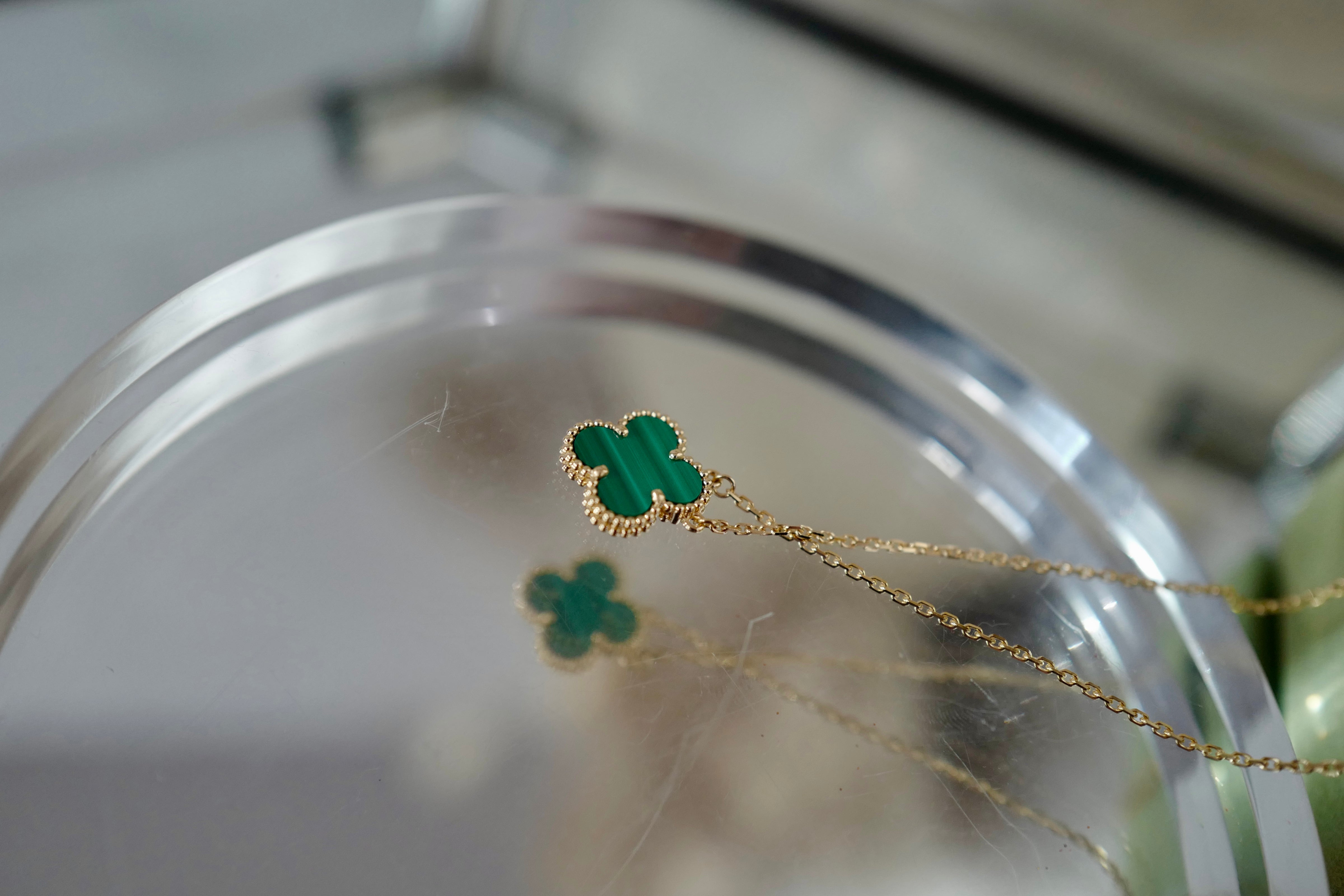 BNIB Van Cleef & Arpels Alhambra Malachite Pendant Necklace in 18K Yellow Gold