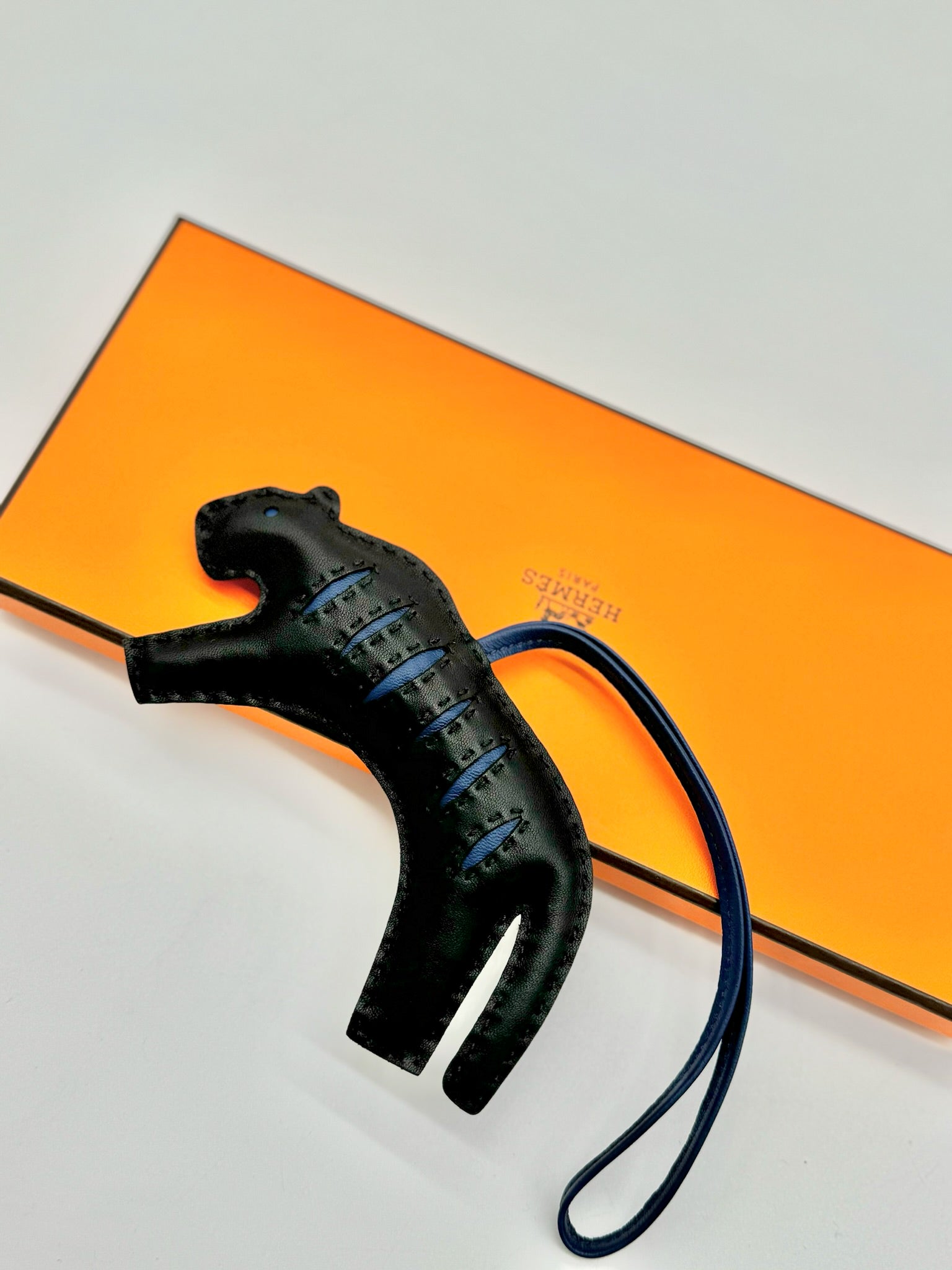 Hermes Charm Roo Roo Tiger noir/blue BNIB