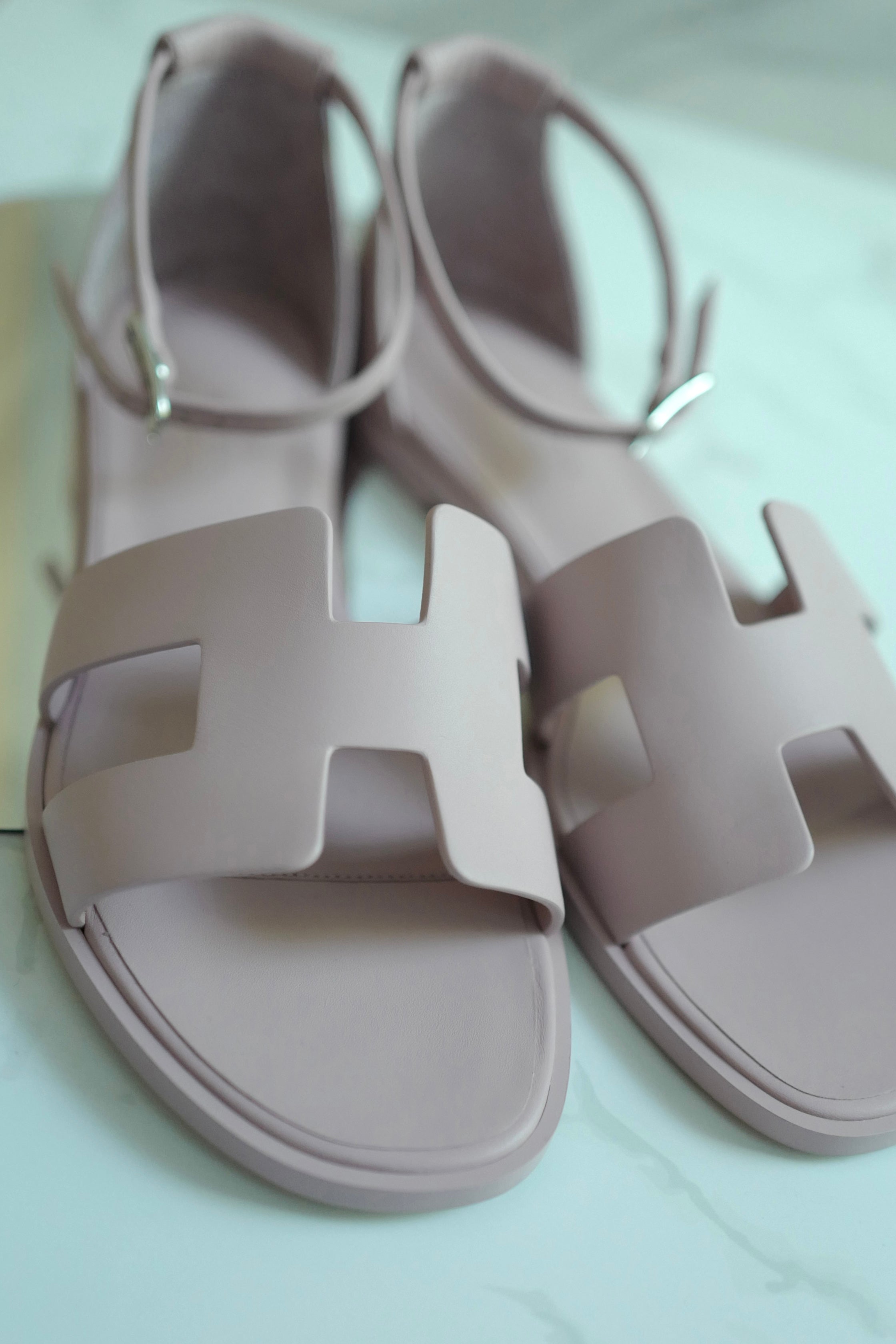 BNIB Hermes Santorini Sandal In rose cancan Size 38