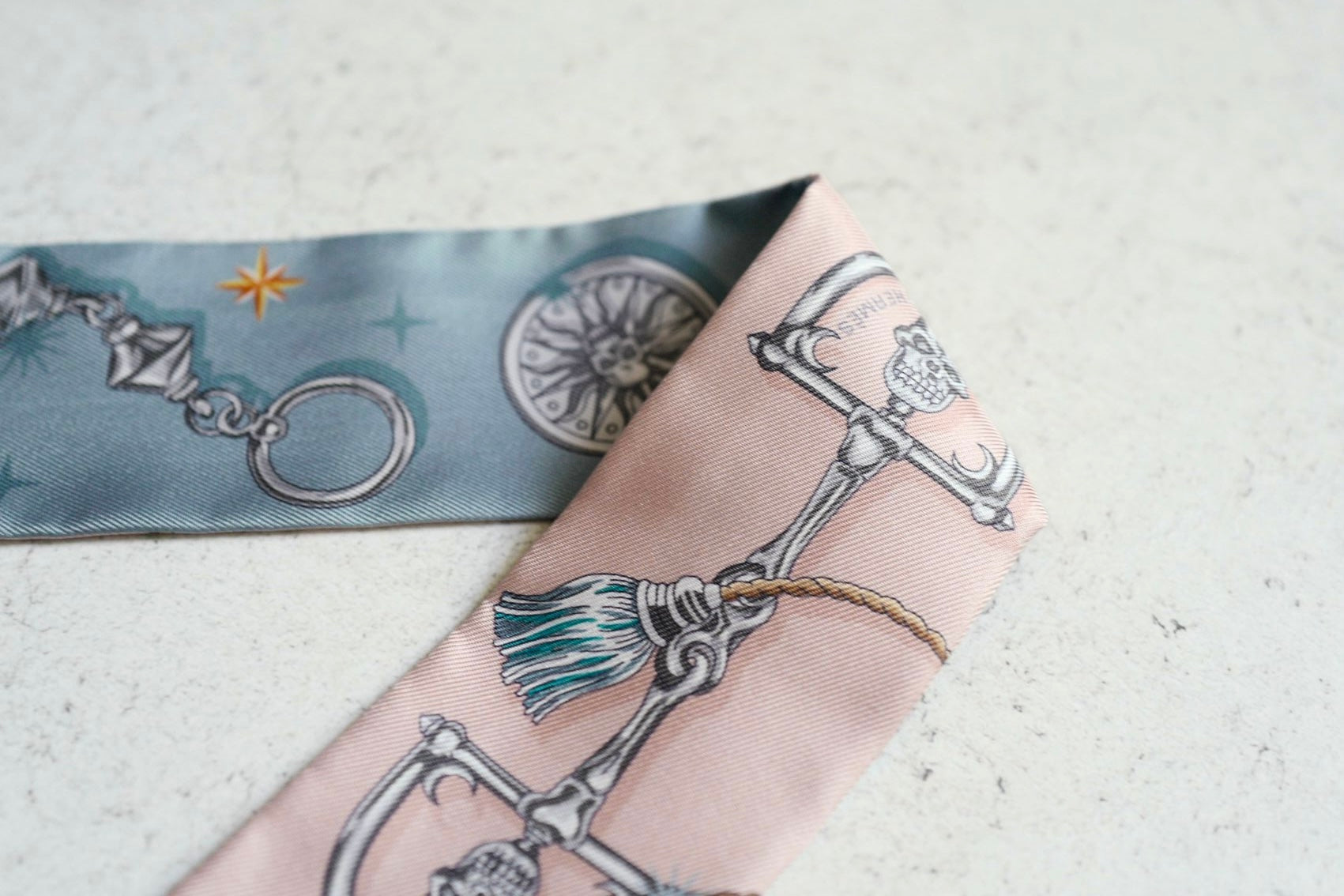Hermès Twilly C’est La Fête Bleu Glacier / Rose Poudre / Gris 100% Silk Twill