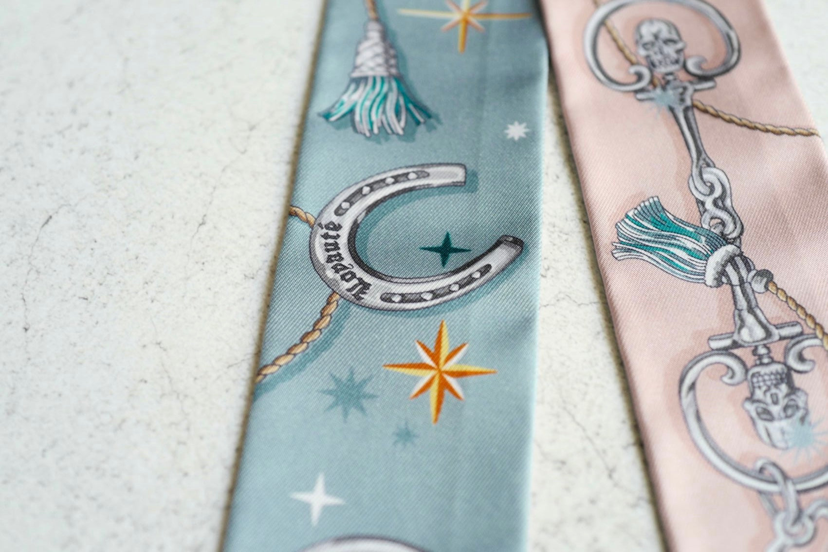 Hermès Twilly C’est La Fête Bleu Glacier / Rose Poudre / Gris 100% Silk Twill