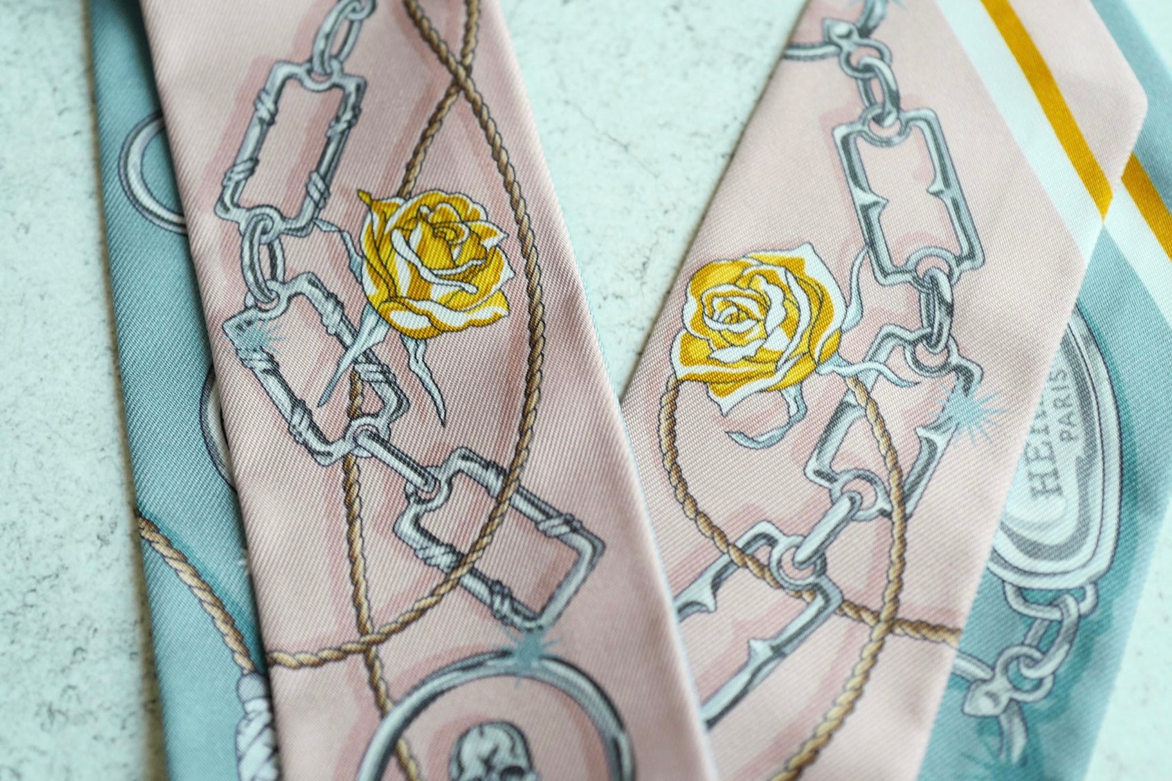 Hermès Twilly C’est La Fête Bleu Glacier / Rose Poudre / Gris 100% Silk Twill
