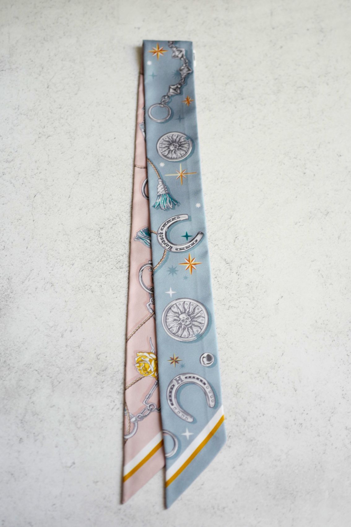 Hermès Twilly C’est La Fête Bleu Glacier / Rose Poudre / Gris 100% Silk Twill