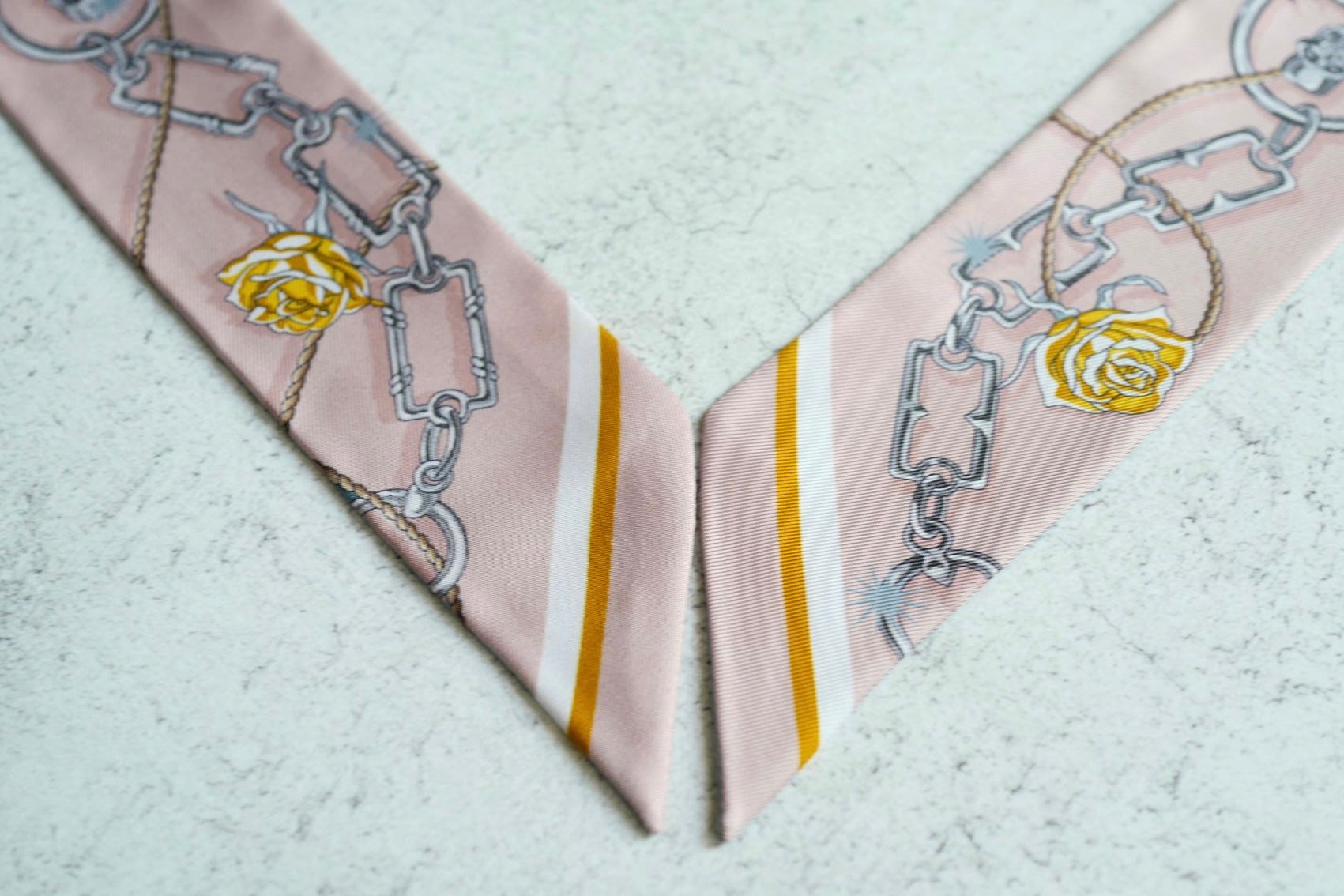 Hermès Twilly C’est La Fête Bleu Glacier / Rose Poudre / Gris 100% Silk Twill
