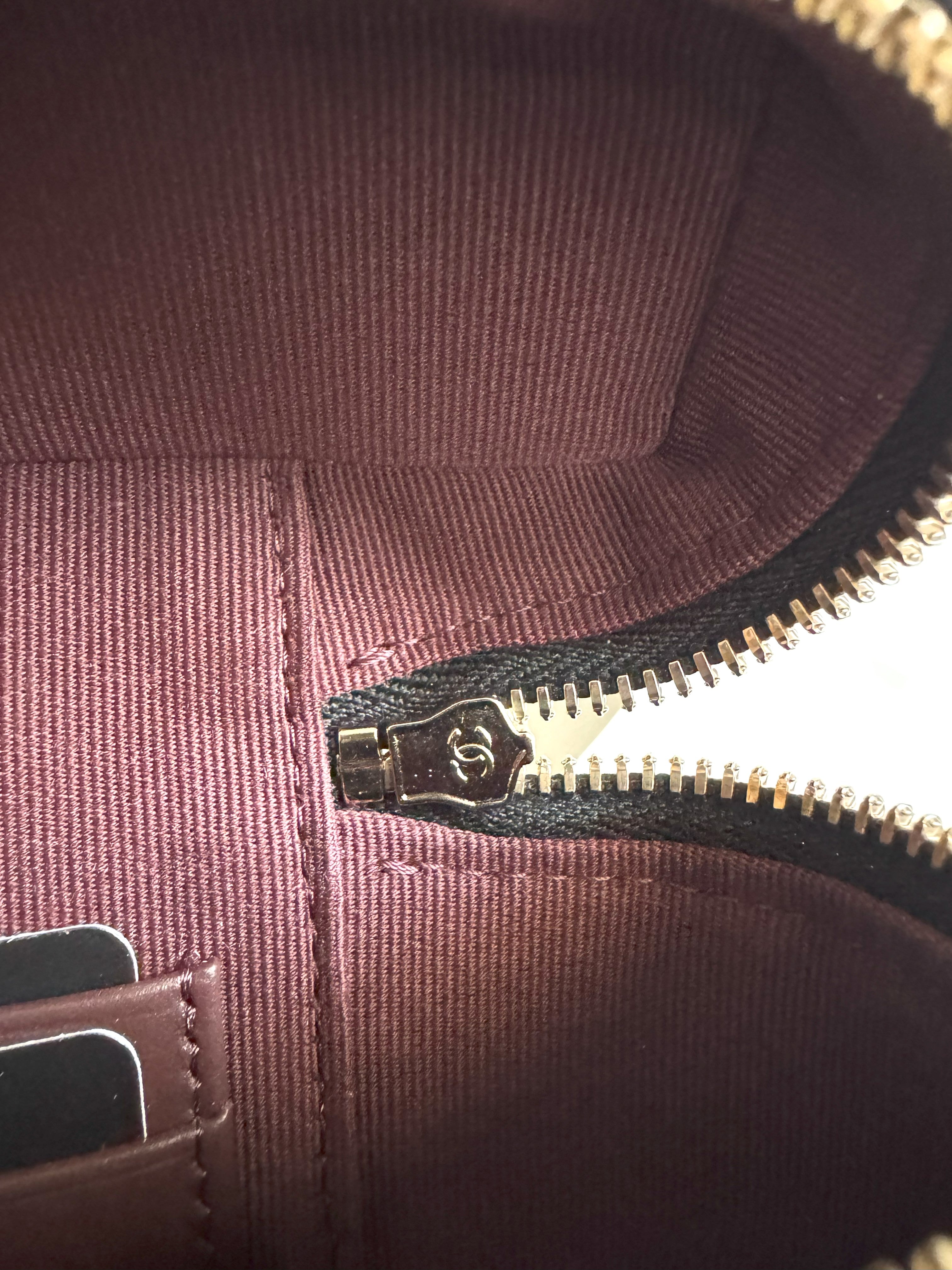 NEW Chanel Spring-Summer 2025 25P Long Chain Vanity Case L19 – Black Caviar with Gold HW