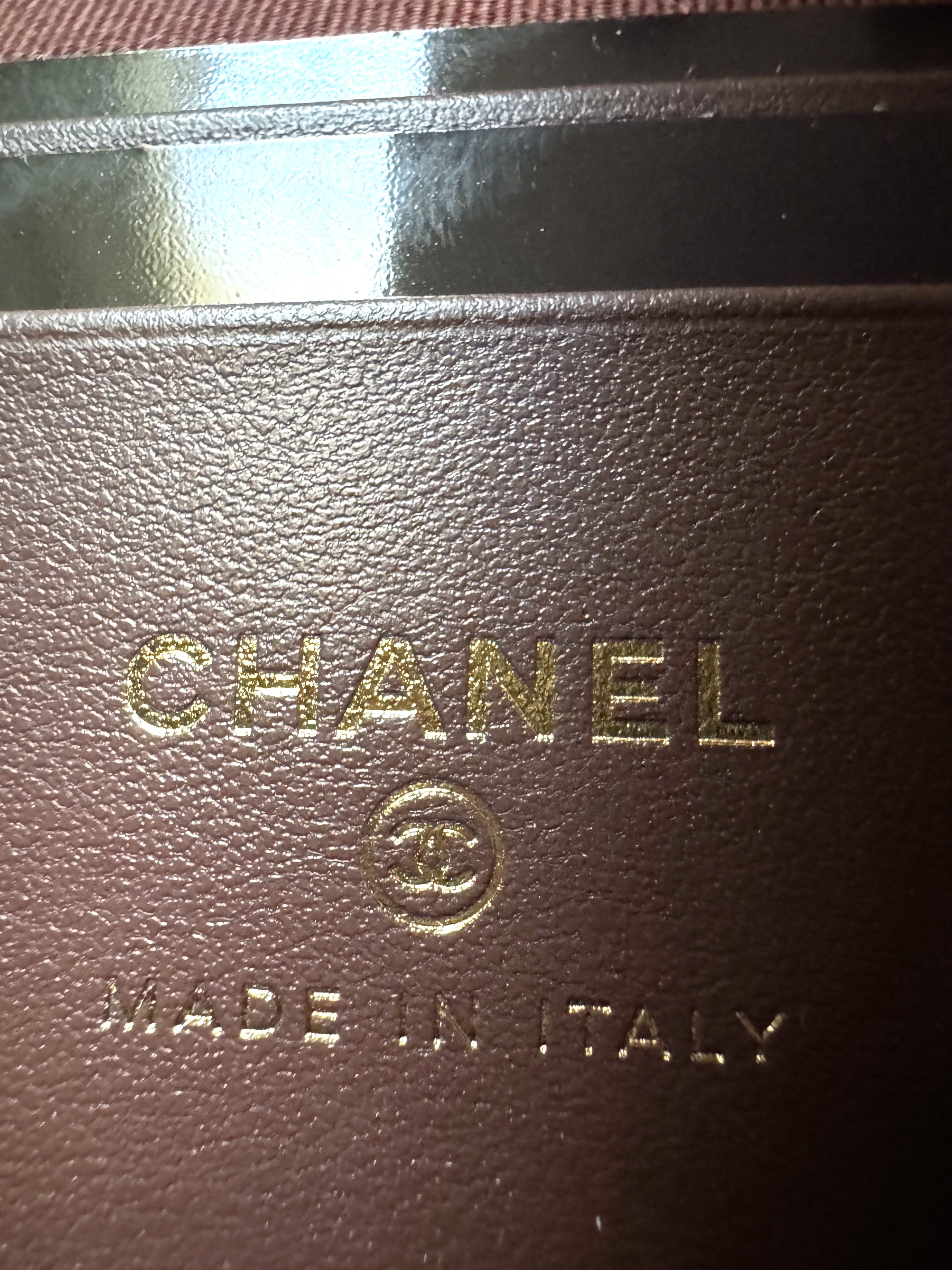 NEW Chanel Spring-Summer 2025 25P Long Chain Vanity Case L19 – Black Caviar with Gold HW