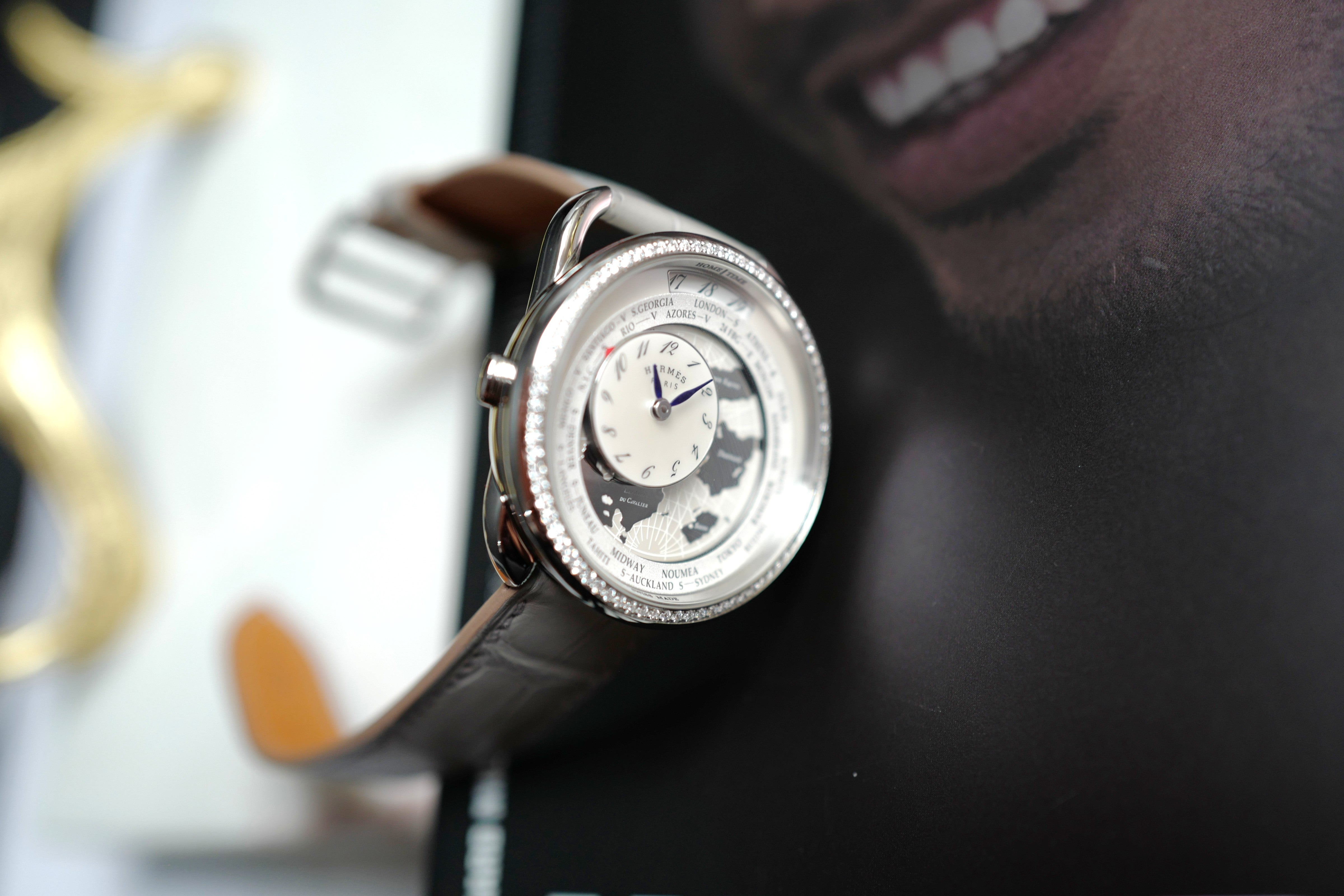 BNIB Hermès Arceau Le Temps Voyageur 38mm Gris Perle Diamonds $38K