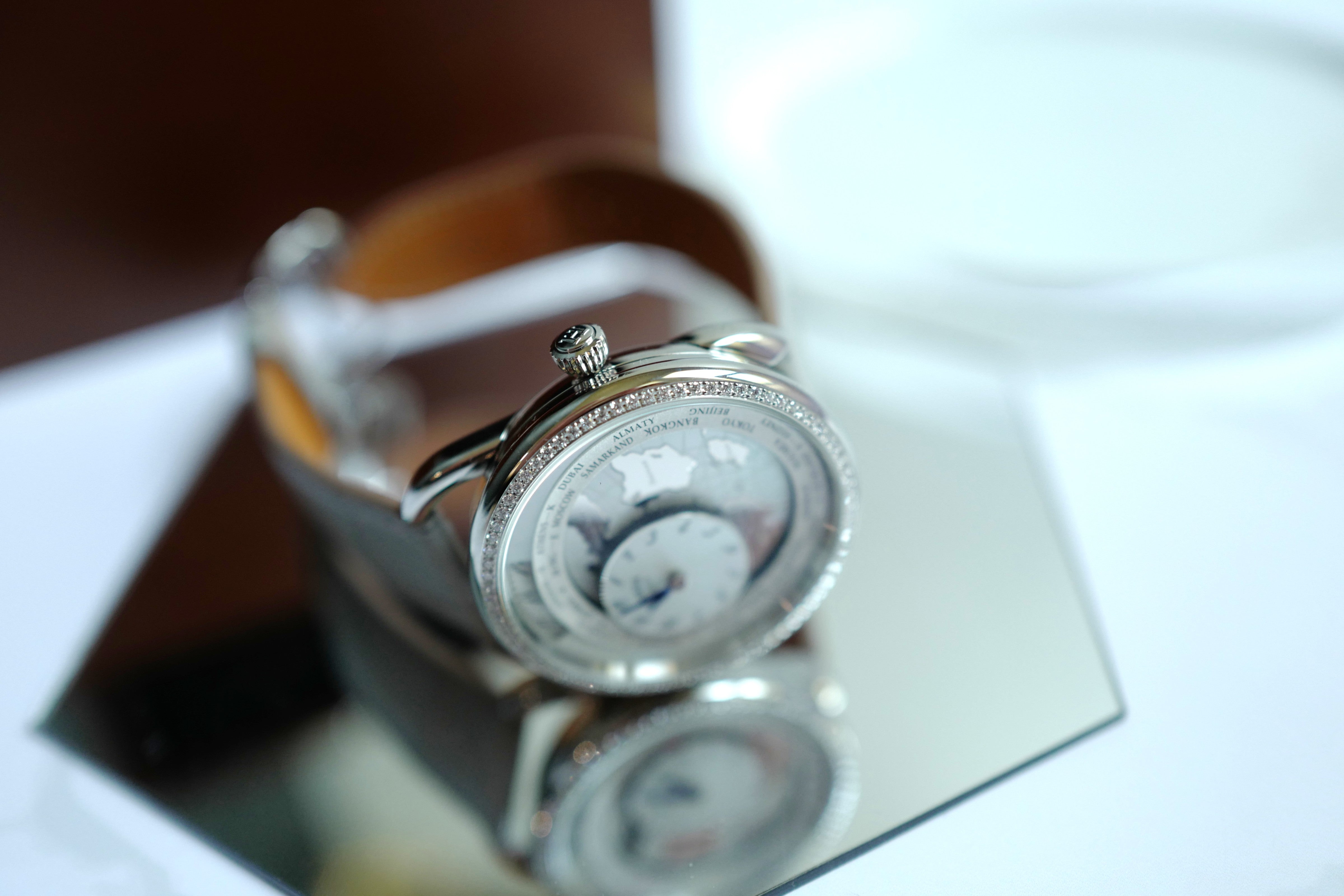 BNIB Hermès Arceau Le Temps Voyageur 38mm Gris Perle Diamonds $38K