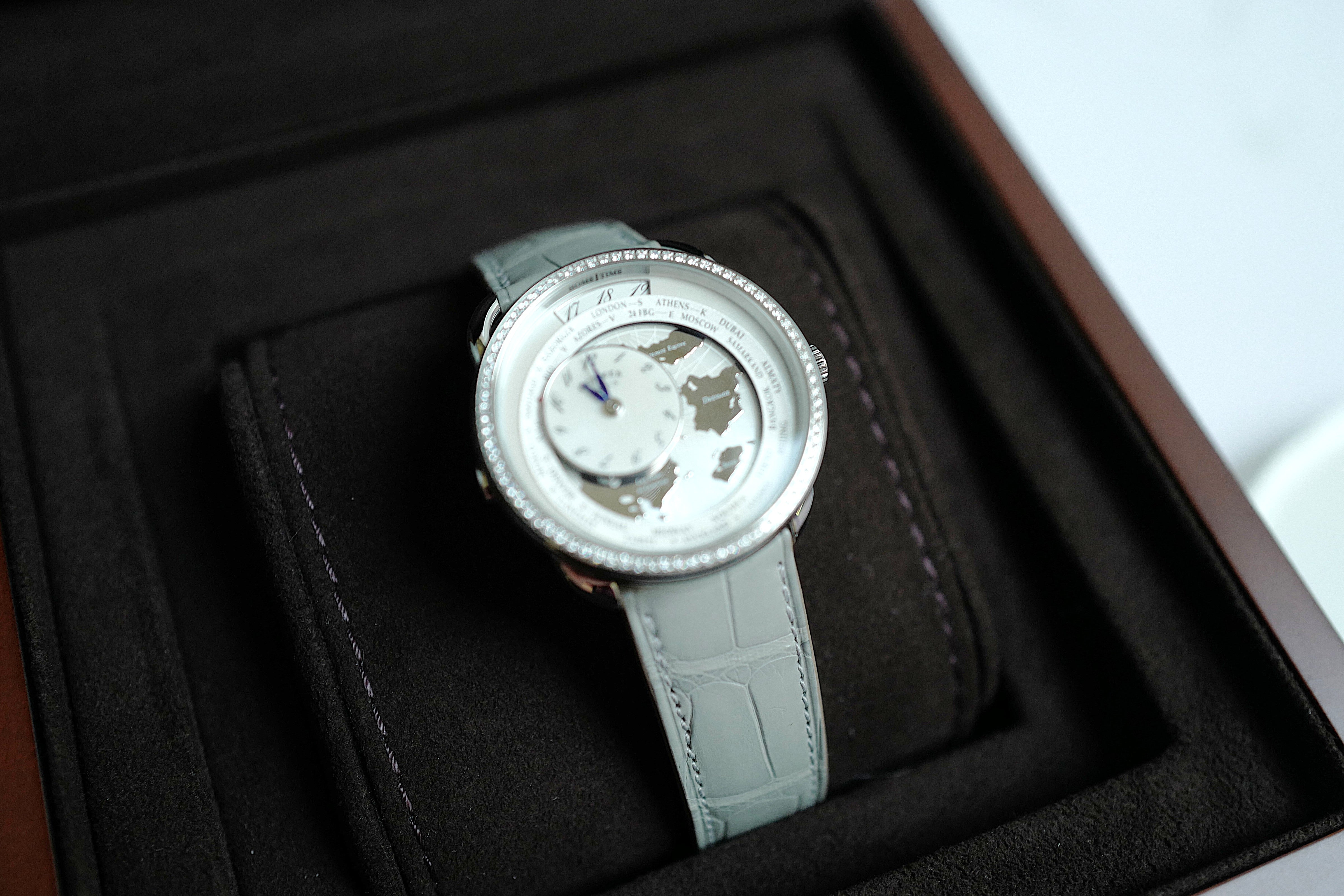 BNIB Hermès Arceau Le Temps Voyageur 38mm Gris Perle Diamonds $38K