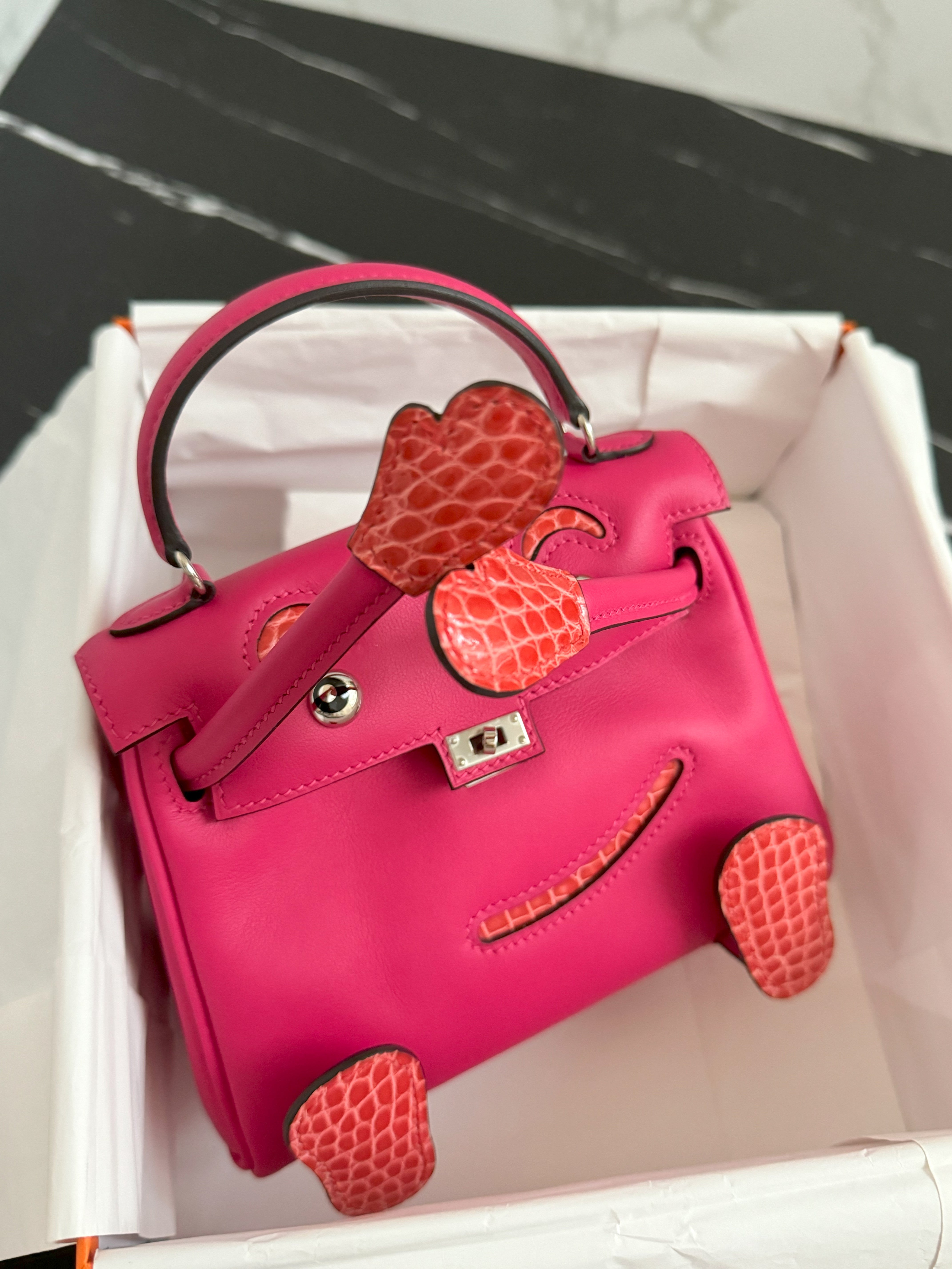 BNIB Hermès Kelly Dolle "Quelle Idole" – Rose Mexico Touch Rouge De Coeur 2025
