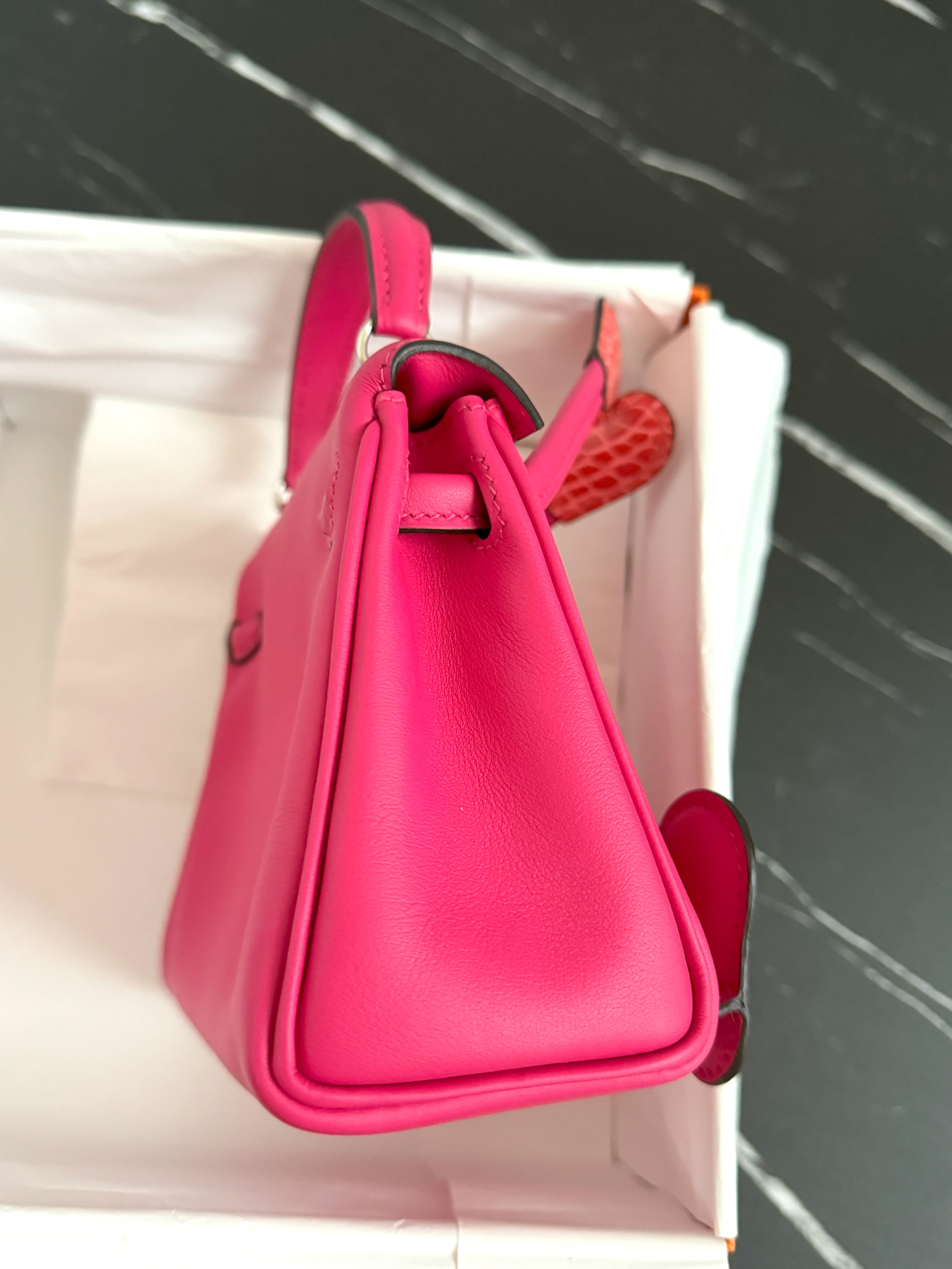 BNIB Hermès Kelly Dolle "Quelle Idole" – Rose Mexico Touch Rouge De Coeur 2025