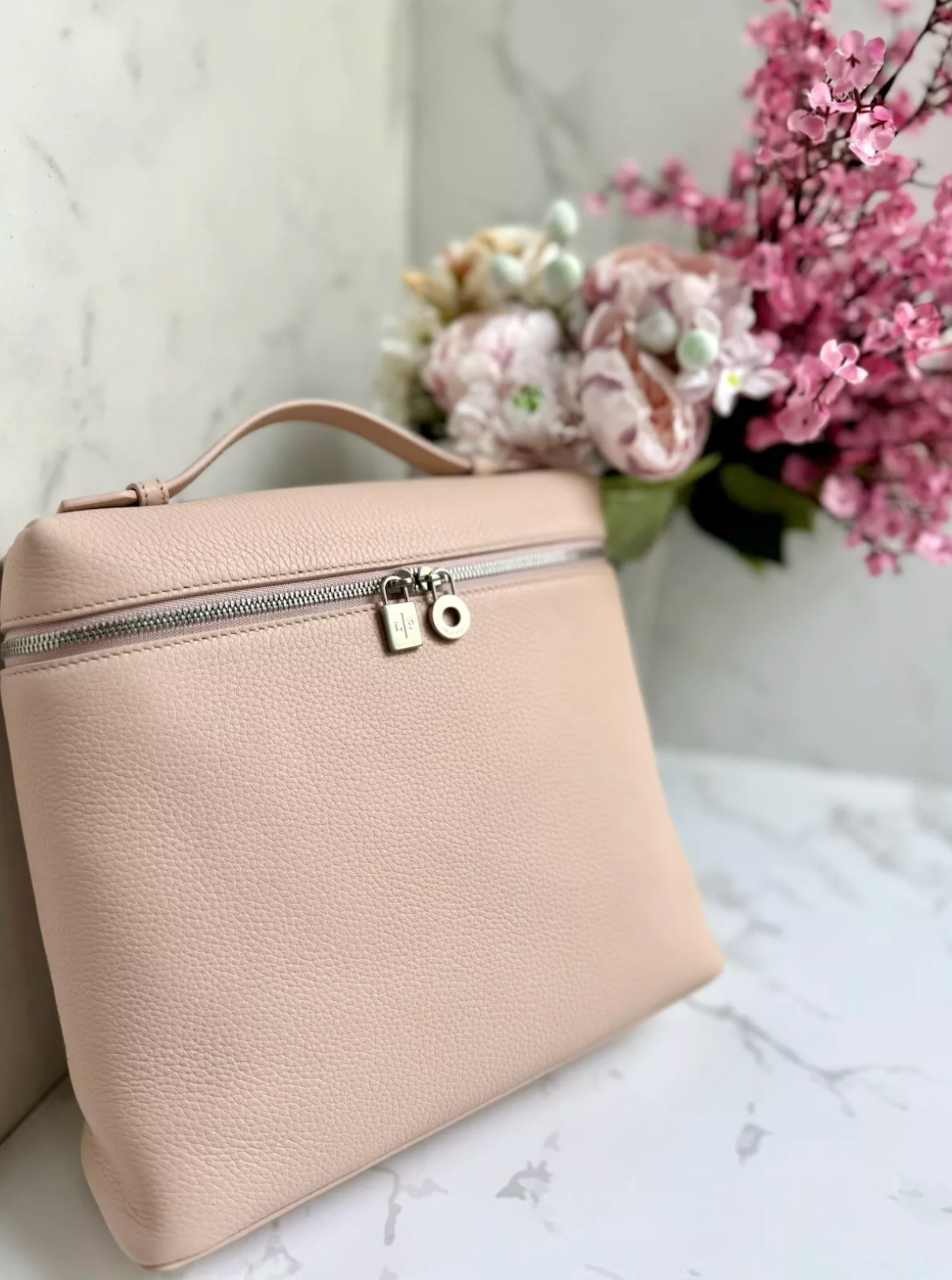 Noel アンソニールチアーノ ハラコ ハンドバッグ NEW Loro Piana Extra Pocket backpack L23.5 in Candoglia Marble Rose Sa