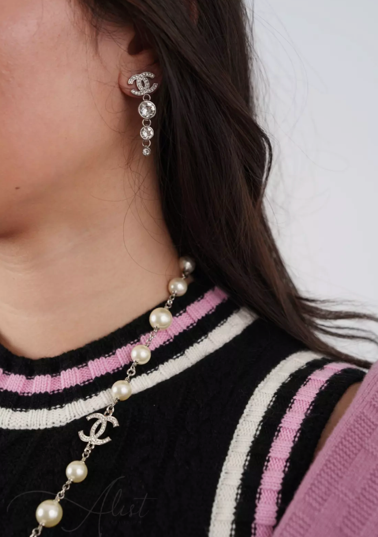 シャネル Chanel Drop CC Earrings 22K in Pearly White & Crystal BNIB
