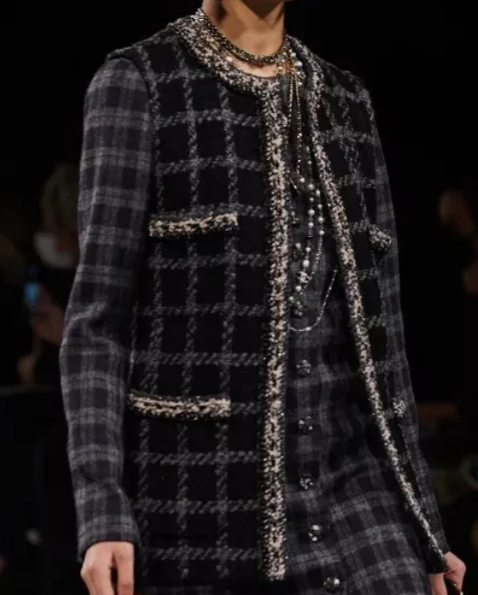 Chanel Vest Tweed De Laine New Fall-Winter 2022/23 Collection Size 36