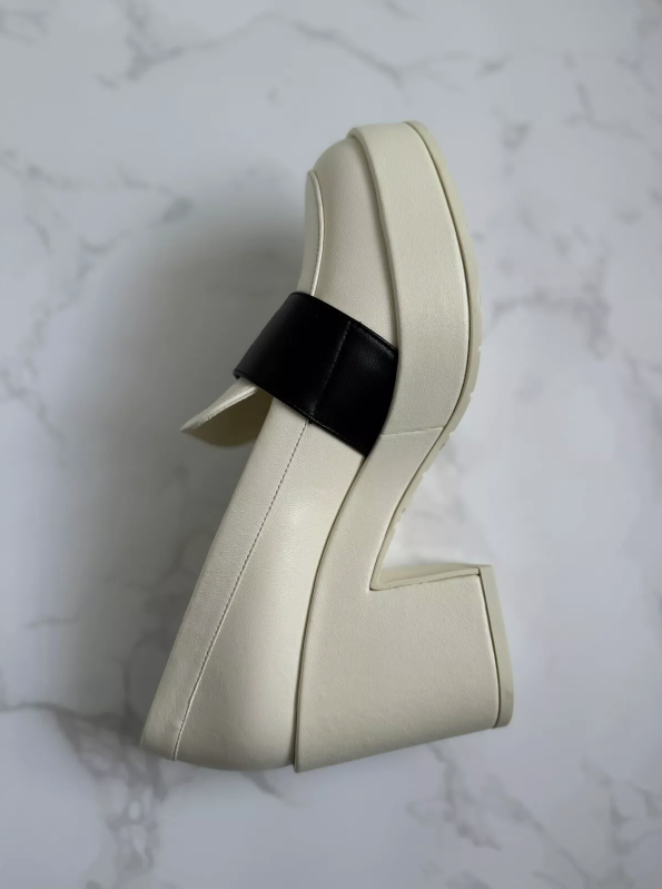 BNIB CHANEL 23C Ivory/Black Crystal CC Logo Moccasin Loafers 37.5