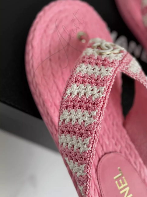 BNIB Chanel 24M Coco Neige beach Collection Pink Crochet Thong Sandal 38 NEW