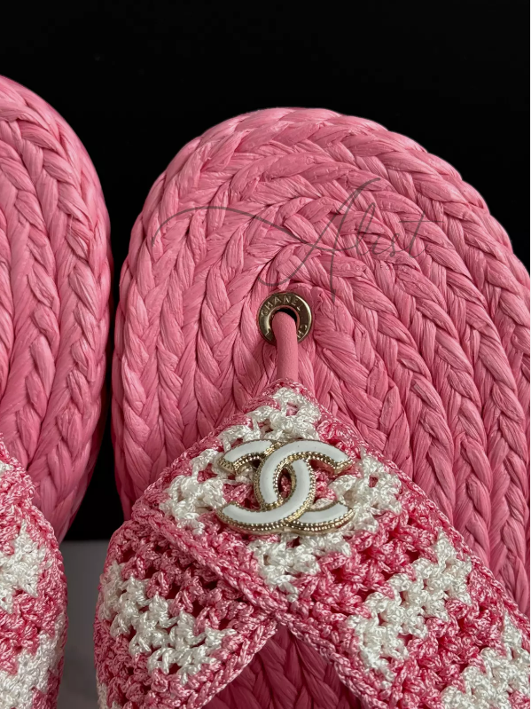 BNIB Chanel 24M Coco Neige beach Collection Pink Crochet Thong Sandal 38 NEW
