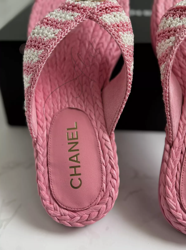 BNIB Chanel 24M Coco Neige beach Collection Pink Crochet Thong Sandal 38 NEW