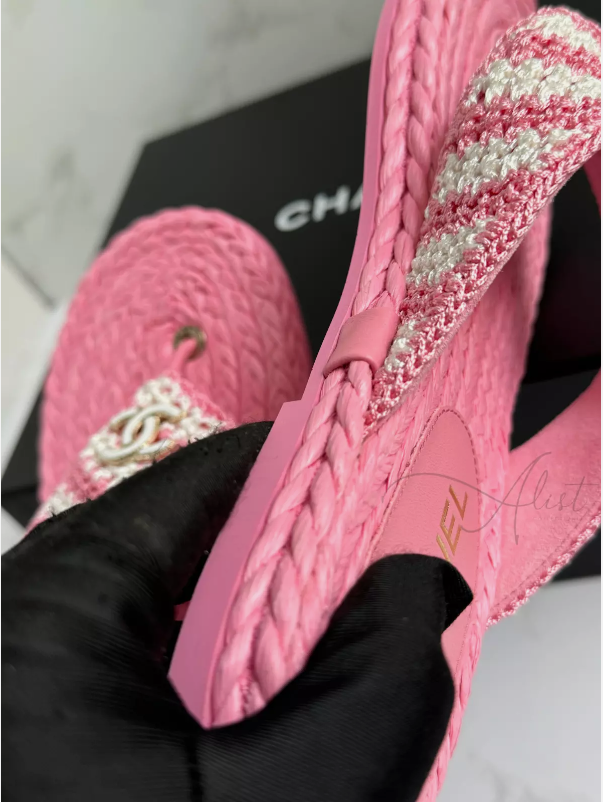 BNIB Chanel 24M Coco Neige beach Collection Pink Crochet Thong Sandal 38 NEW