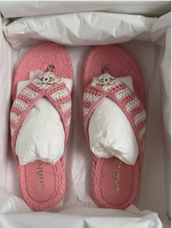 BNIB Chanel 24M Coco Neige beach Collection Pink Crochet Thong Sandal 38 NEW