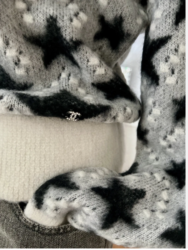 NEW Chanel Coco Neige 23N Sweater Pullover Black/White/Grey Size 38