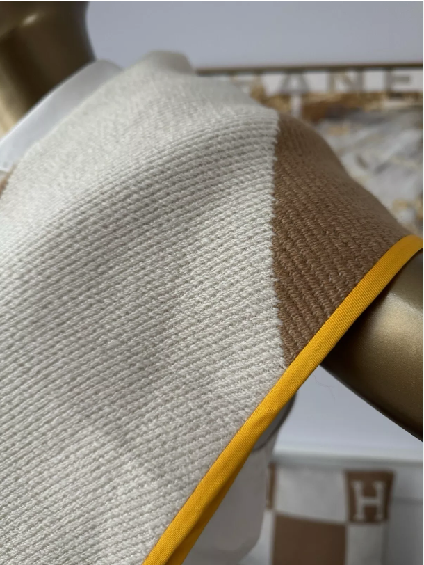 NEW Hermes Losange Cashmere De Coupe Ivoire/Caramel Reversible Shawl