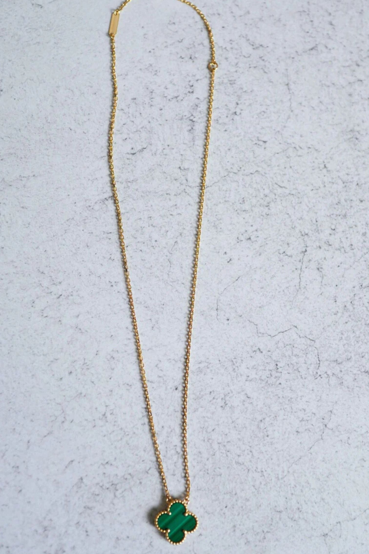 BNIB Van Cleef & Arpels Alhambra Malachite Pendant Necklace in 18K Yellow Gold