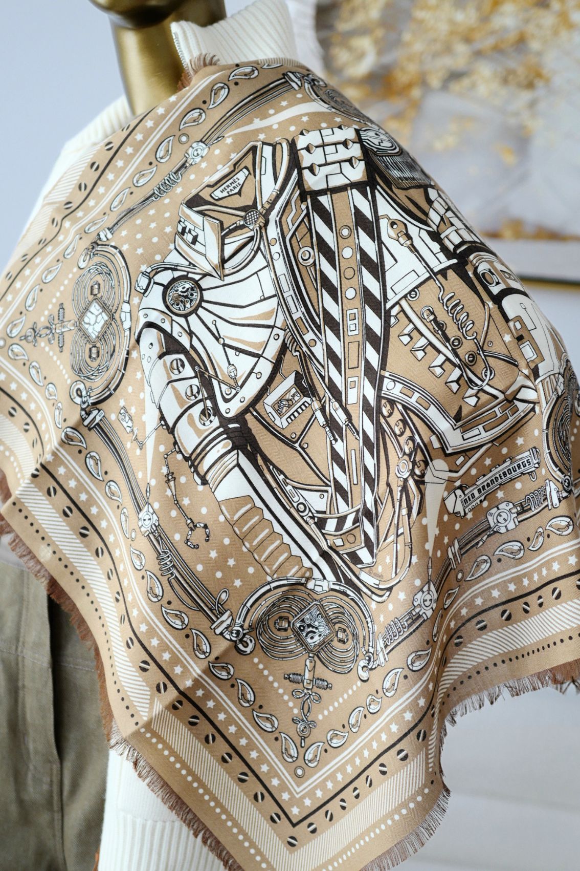 Hermès Scarf Neo Brandebourgs Bandana Frange Kraft Blanc Cashmere Silk 65