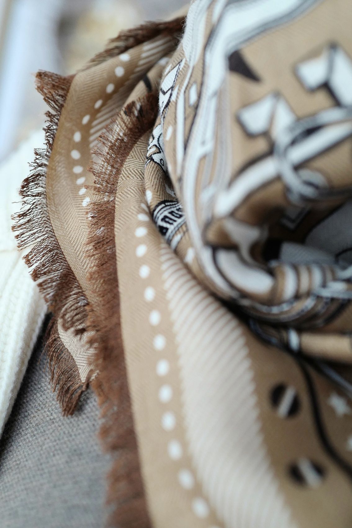 Hermès Scarf Neo Brandebourgs Bandana Frange Kraft Blanc Cashmere Silk 65