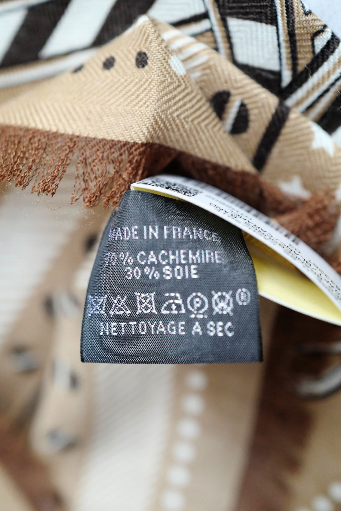Hermès Scarf Neo Brandebourgs Bandana Frange Kraft Blanc Cashmere Silk 65