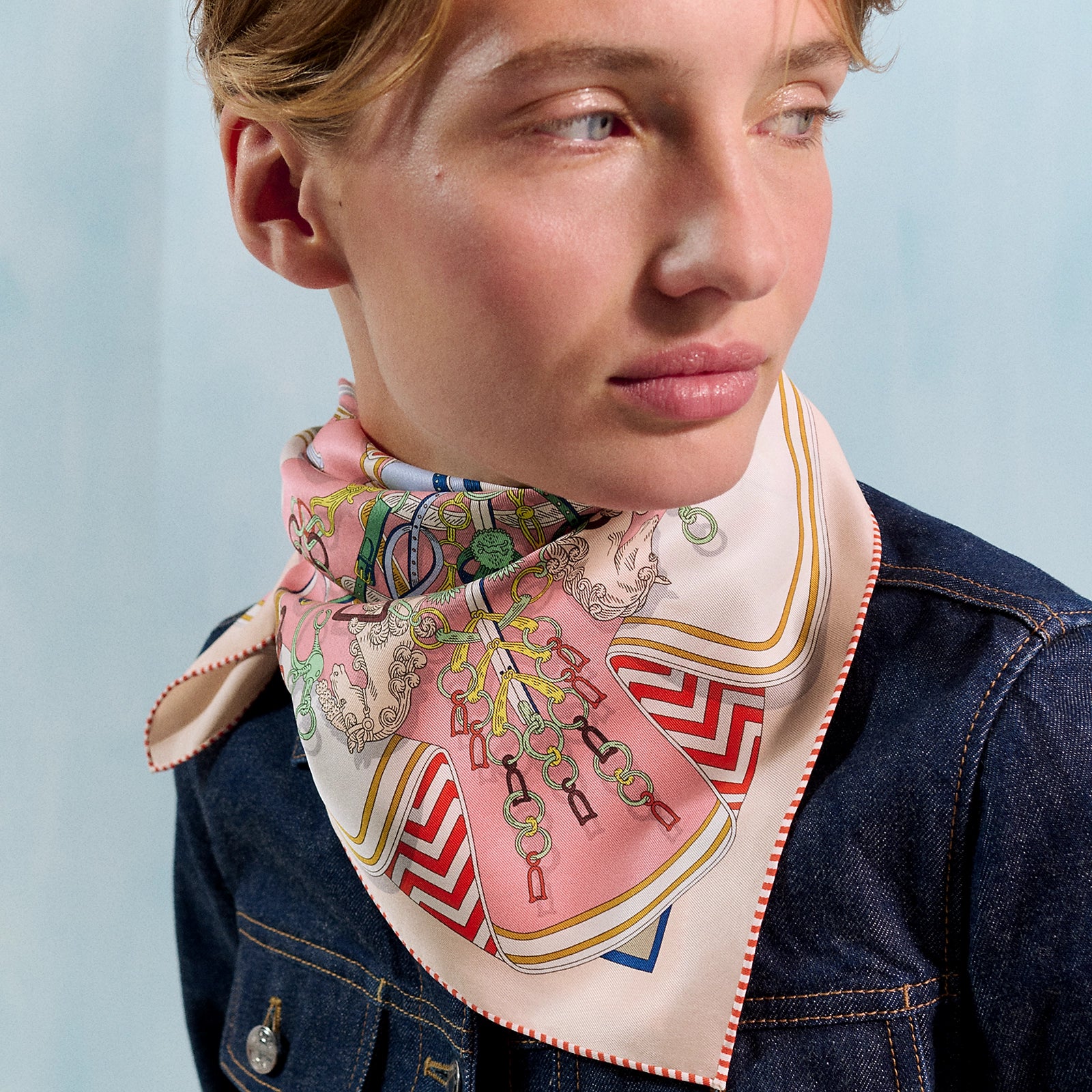 BNIB HERMÈS Bouquets Sellier scarf 70 in Rose/Blanc /Multicolore
