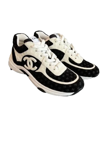 Chanel 22A CC Logo Sneakers White Black 37.5 BNIB