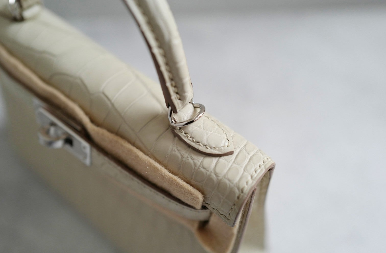 BNIB Hermès Mini Kelly 20 Beton Matte Crocodile with Palladium Hardware Stamp K