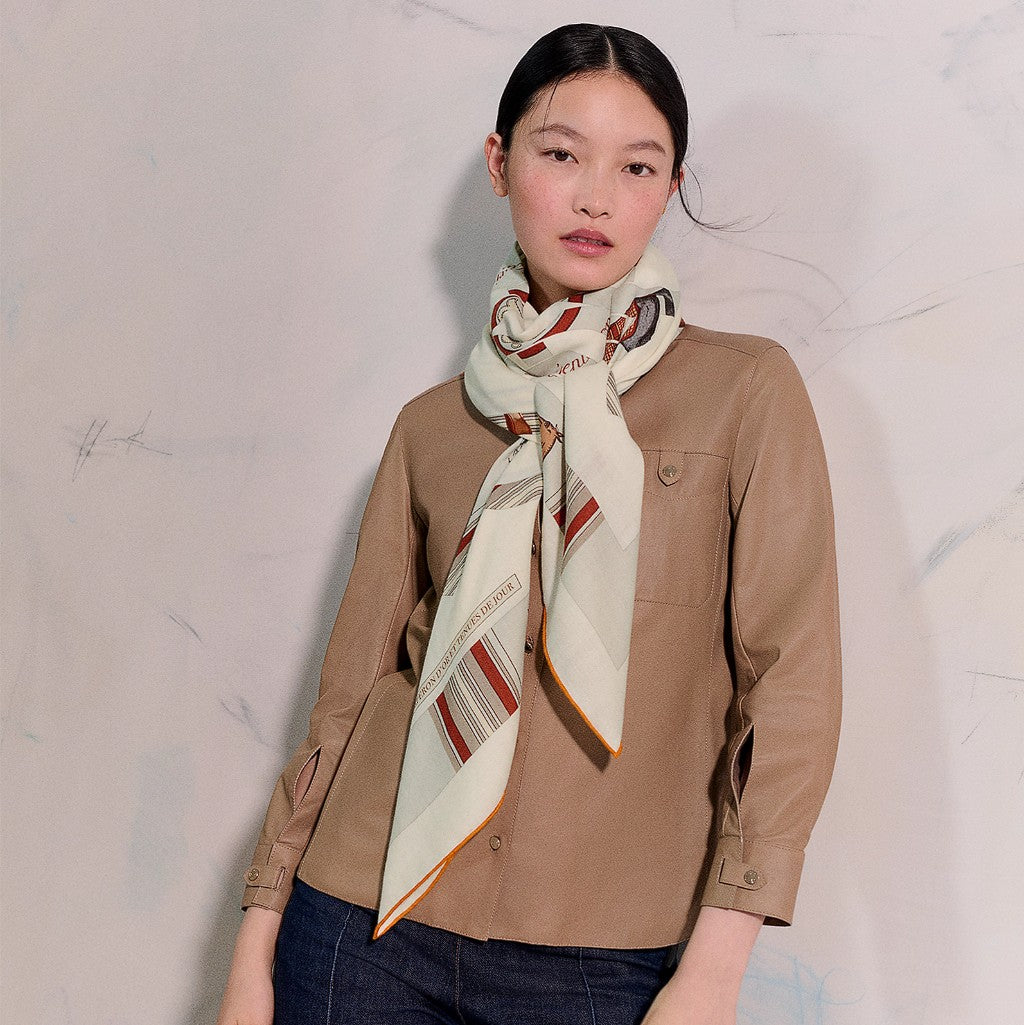 NEW Hermès Eperon d'Or et Tenues de Jour Shawl 140 in Blanc / Caramel / Orange