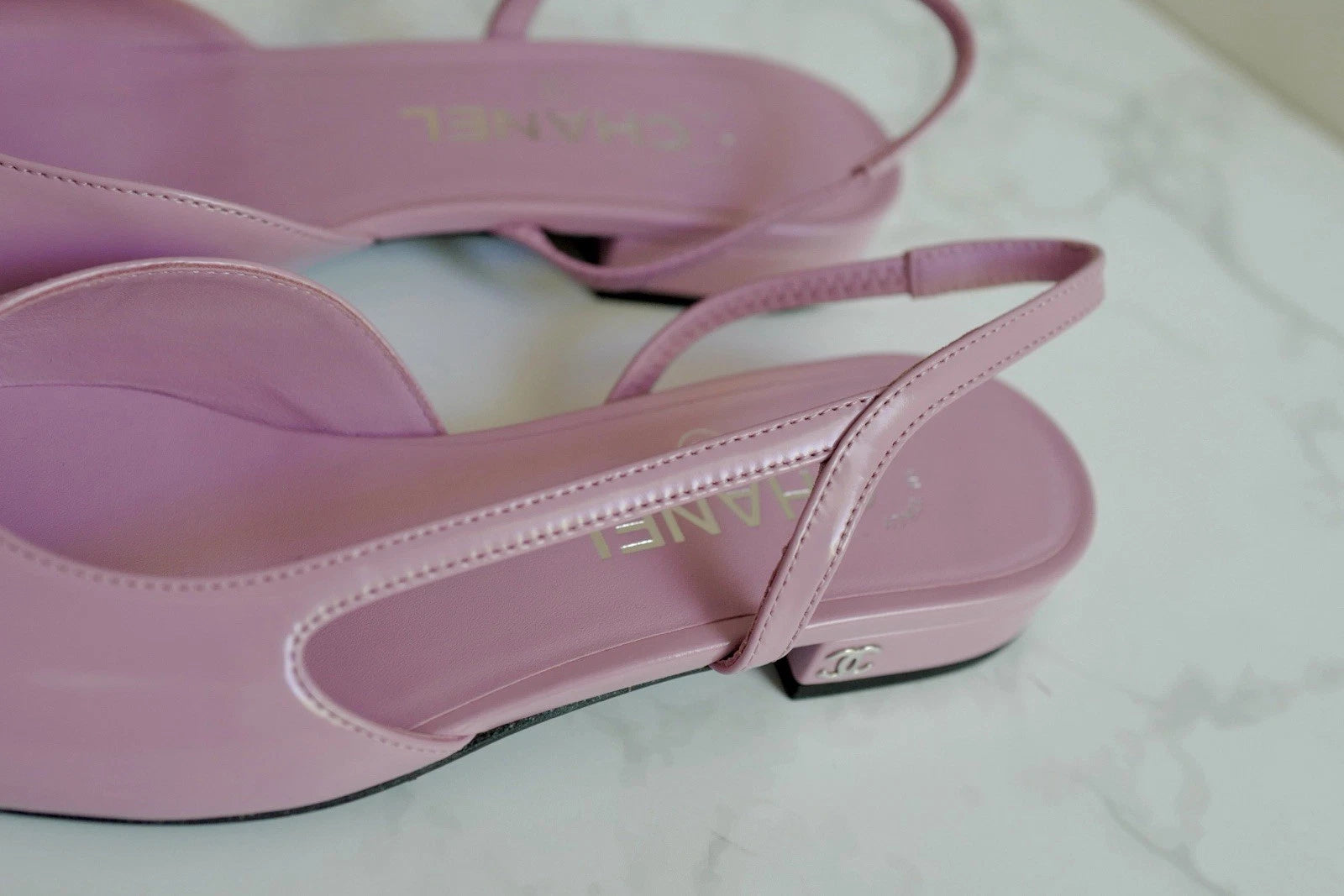 New Chanel 24S Slingback Shiny Lambskin Leather Light Purple/black Size 37.5