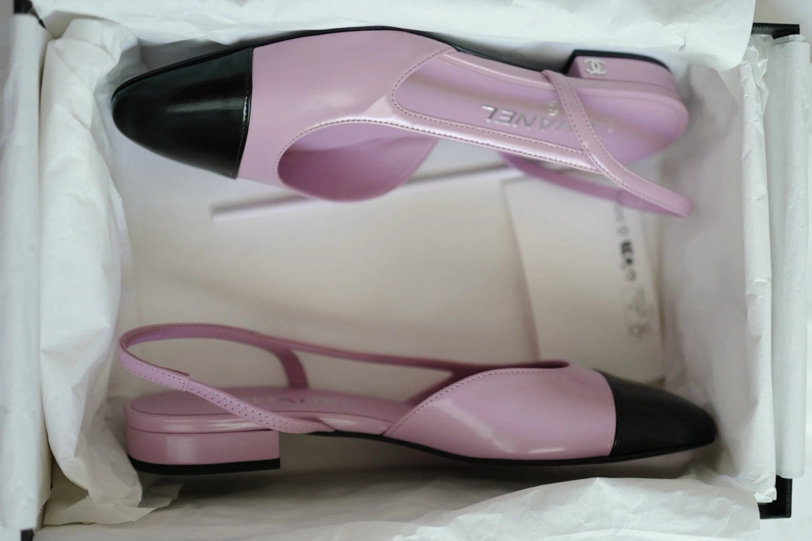 New Chanel 24S Slingback Shiny Lambskin Leather Light Purple/black Size 37.5