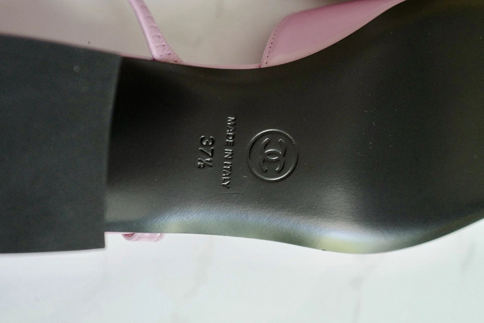New Chanel 24S Slingback Shiny Lambskin Leather Light Purple/black Size 37.5
