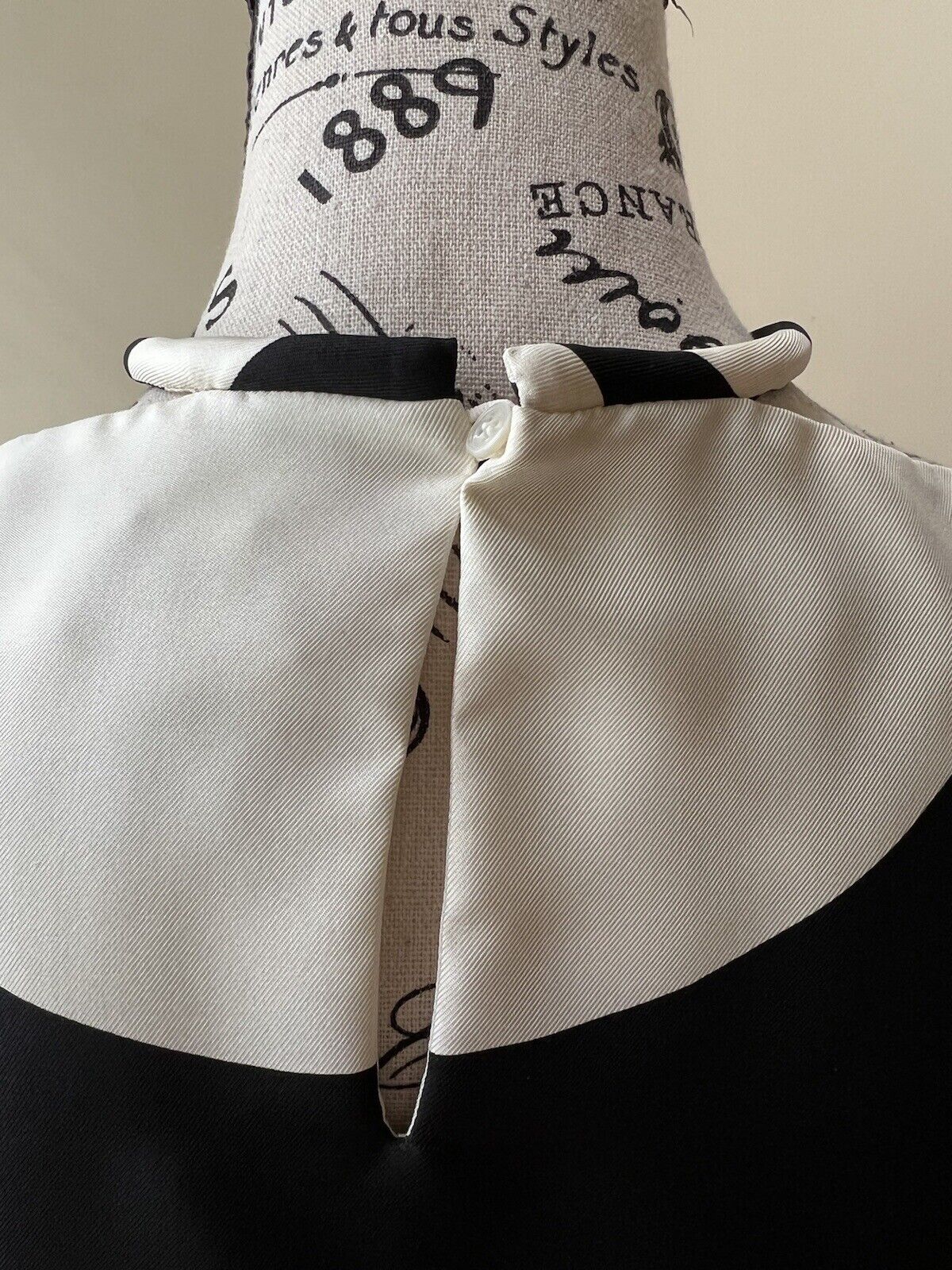 Hermes Top Colllier Beta 140 Sur Twill In Noir (black) Size 34